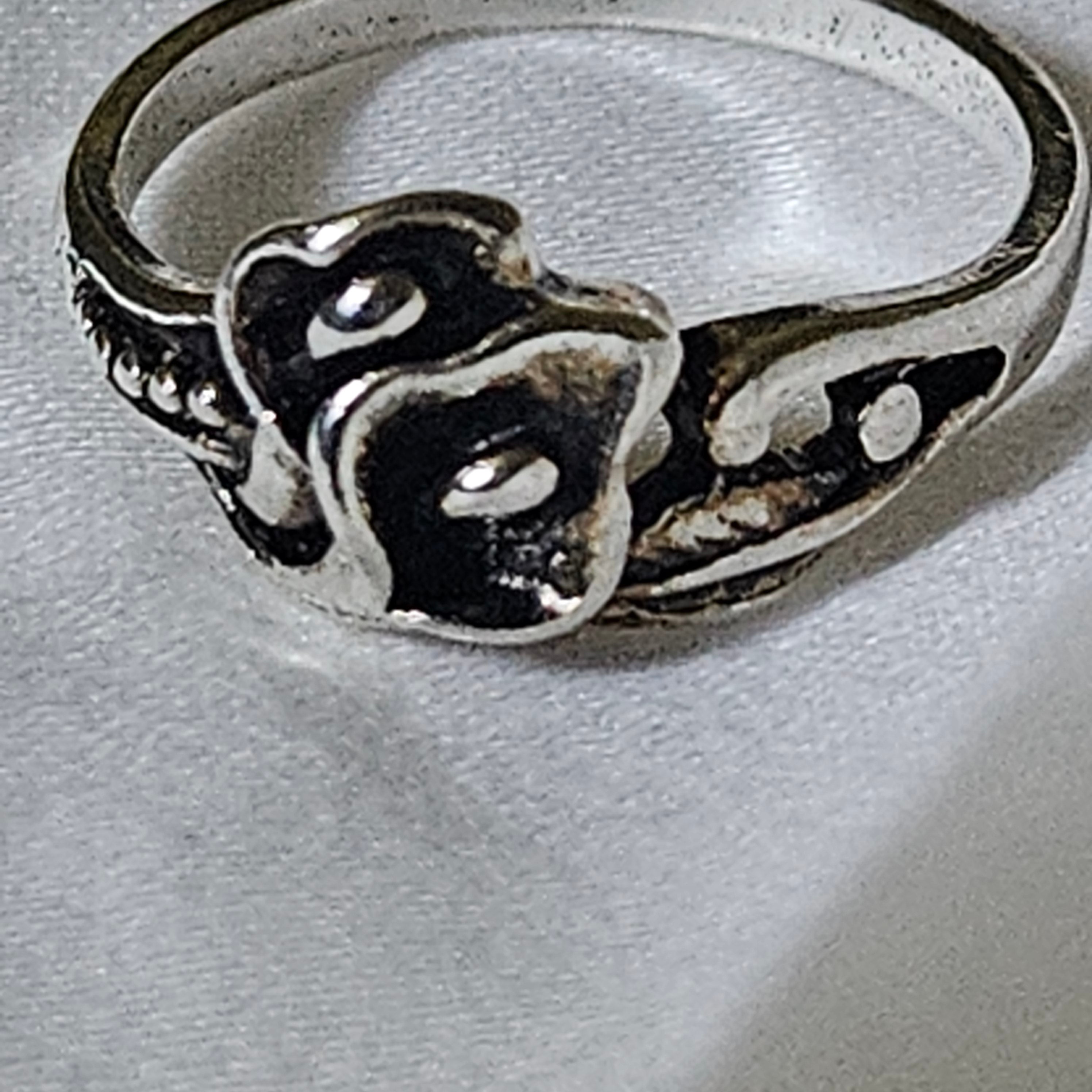 Shiny Alloy Plated Silver Flower Ring Size 6