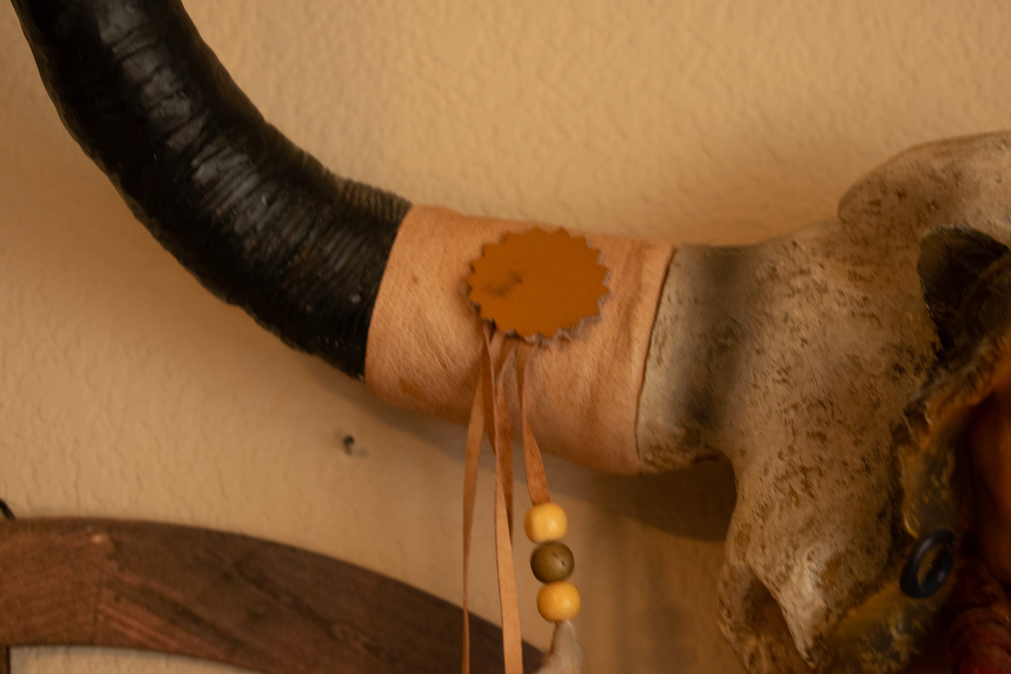 "Native Indian Chief on Ceramic Cattle Skull – Detailed Wolf Skin Forehead Sculpture"