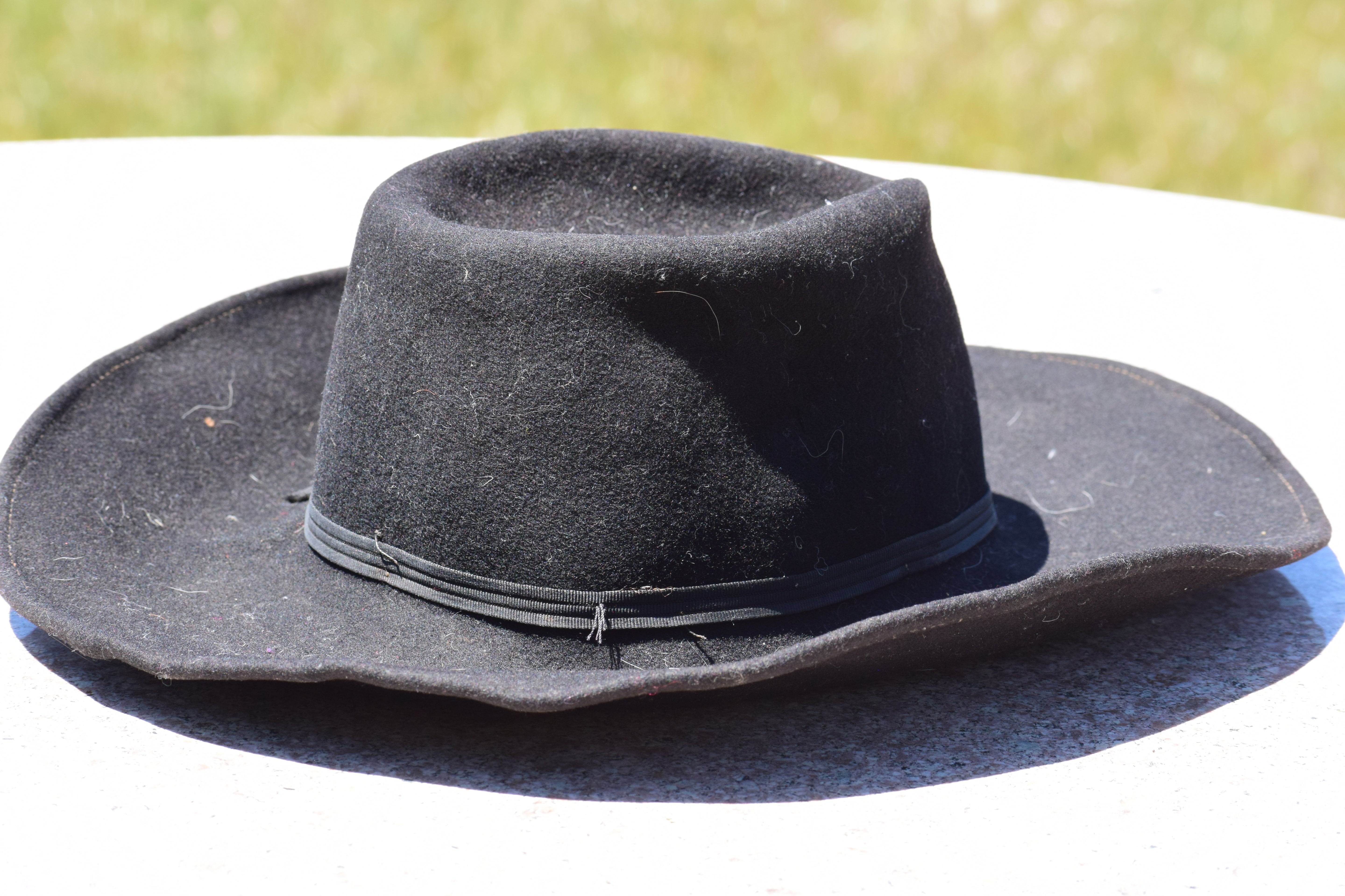 Rackmount Ranch Vintage Wide-Brim Felt Black Cowboy Hat