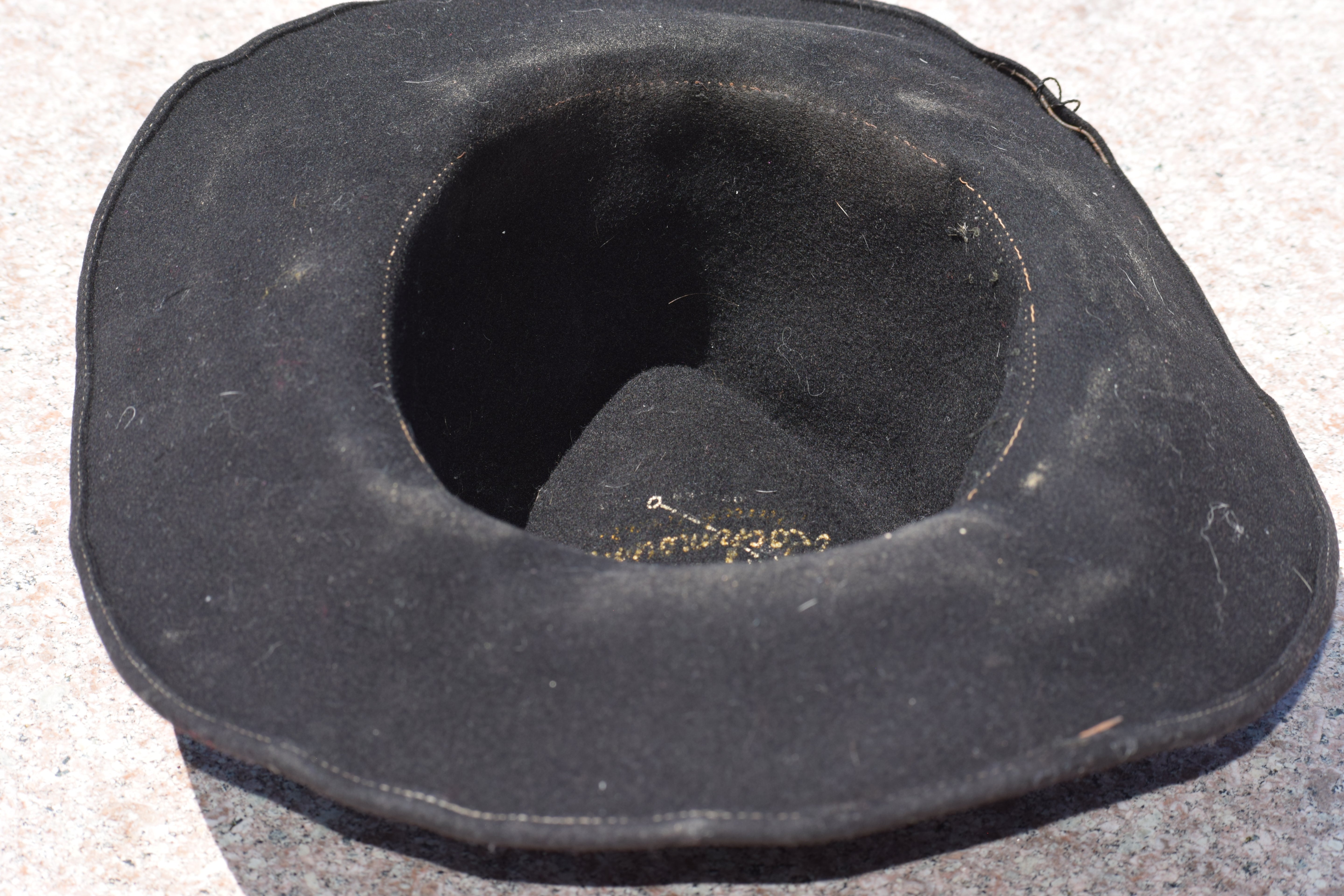Rackmount Ranch Vintage Wide-Brim Felt Black Cowboy Hat