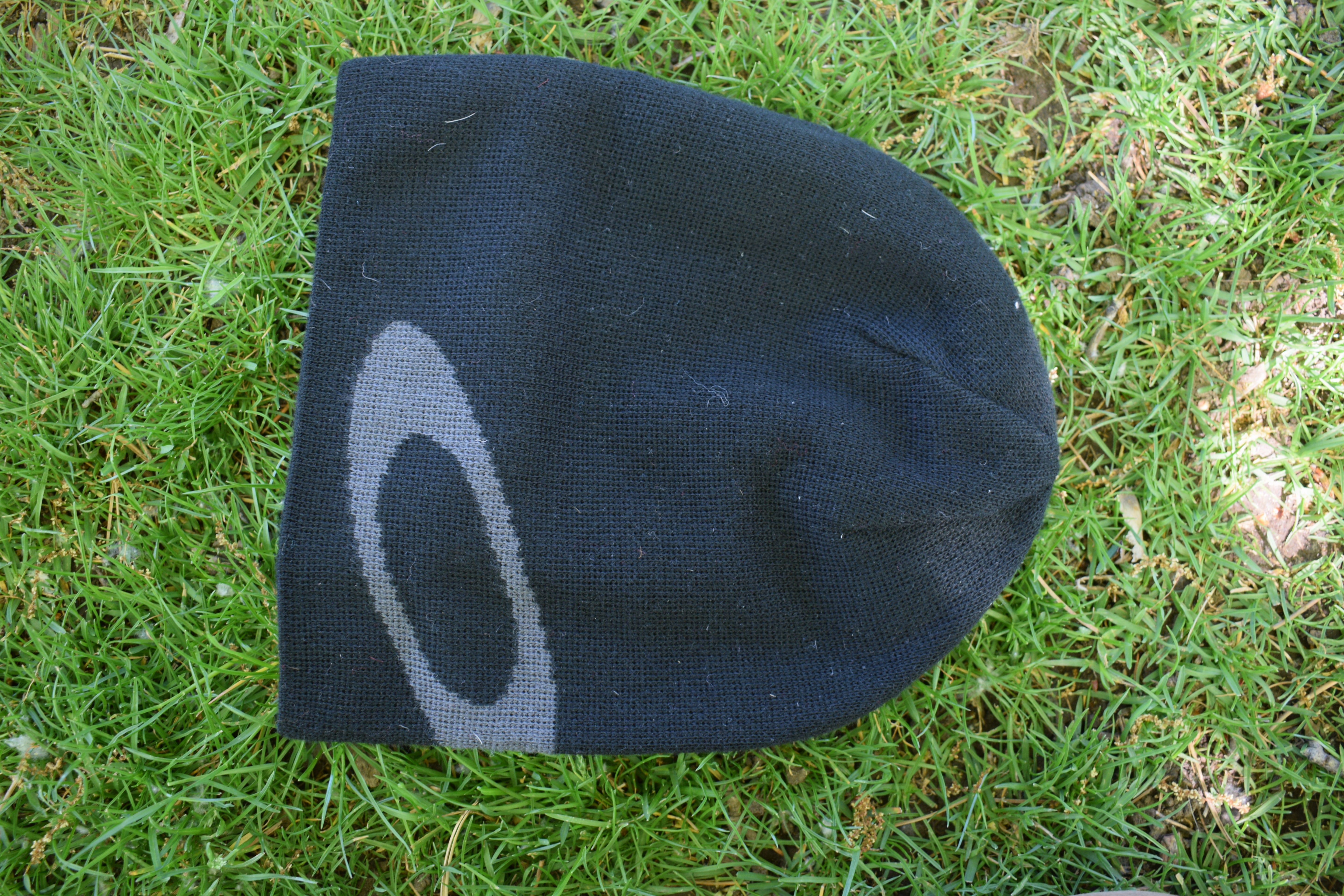 Ellipse Logo Oakley beanie Reversible color gray and black