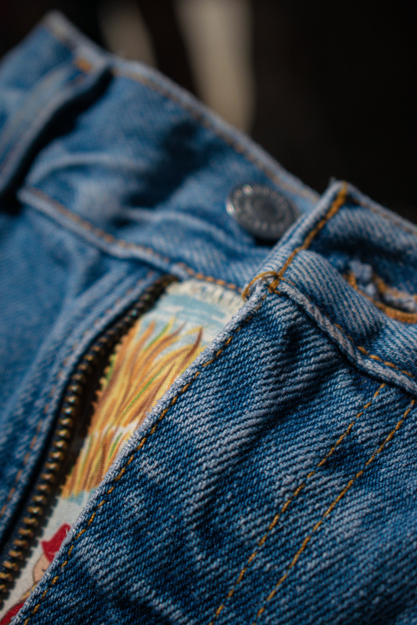 Levi Strauss & Co Custom Hand Crafted and Designed Rustic Hunter's Print Material Men's Denim Jeans Size W33 L32