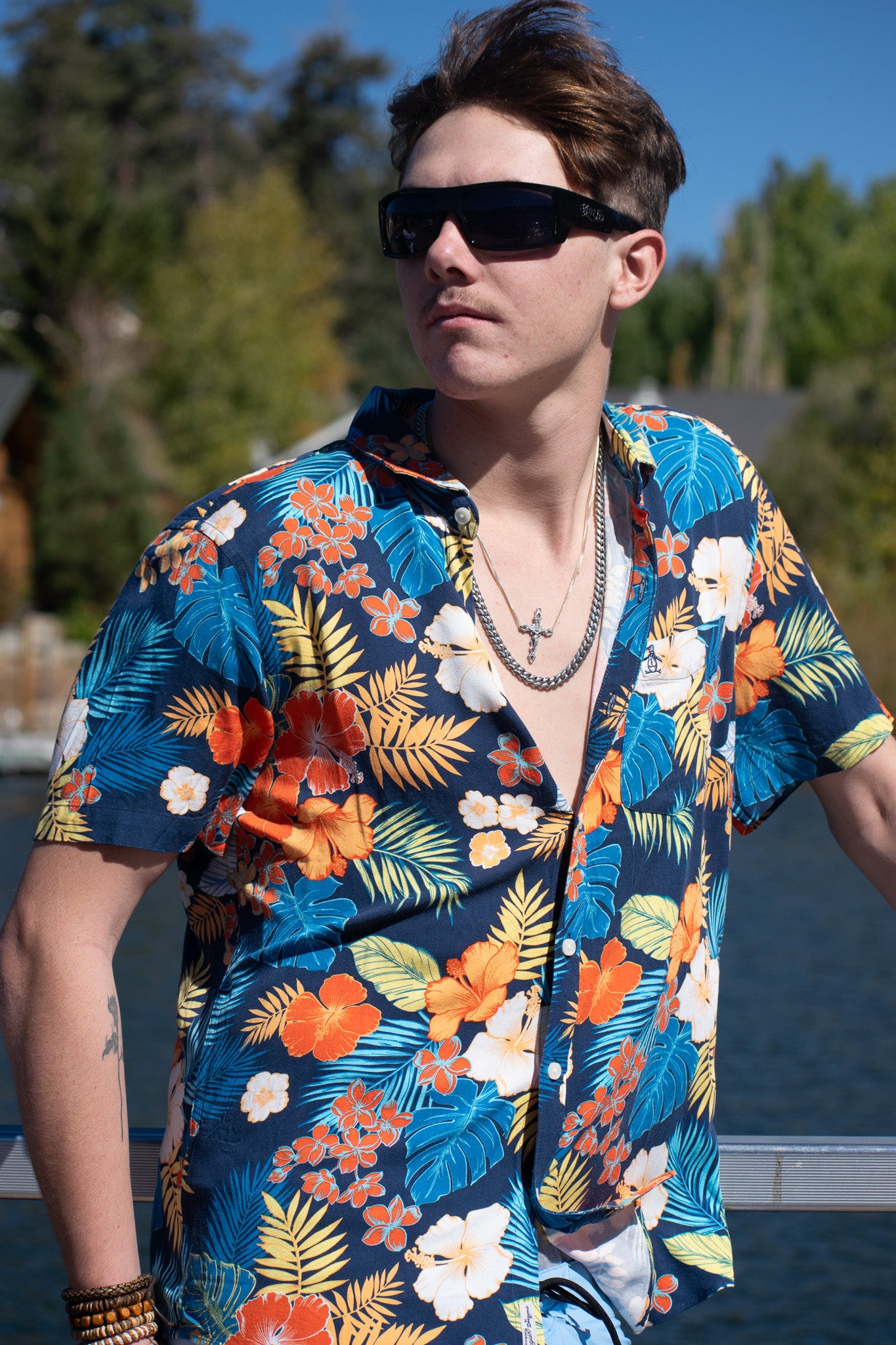 Penguin Hawaiian Blue Floral Button up shirt Size: M