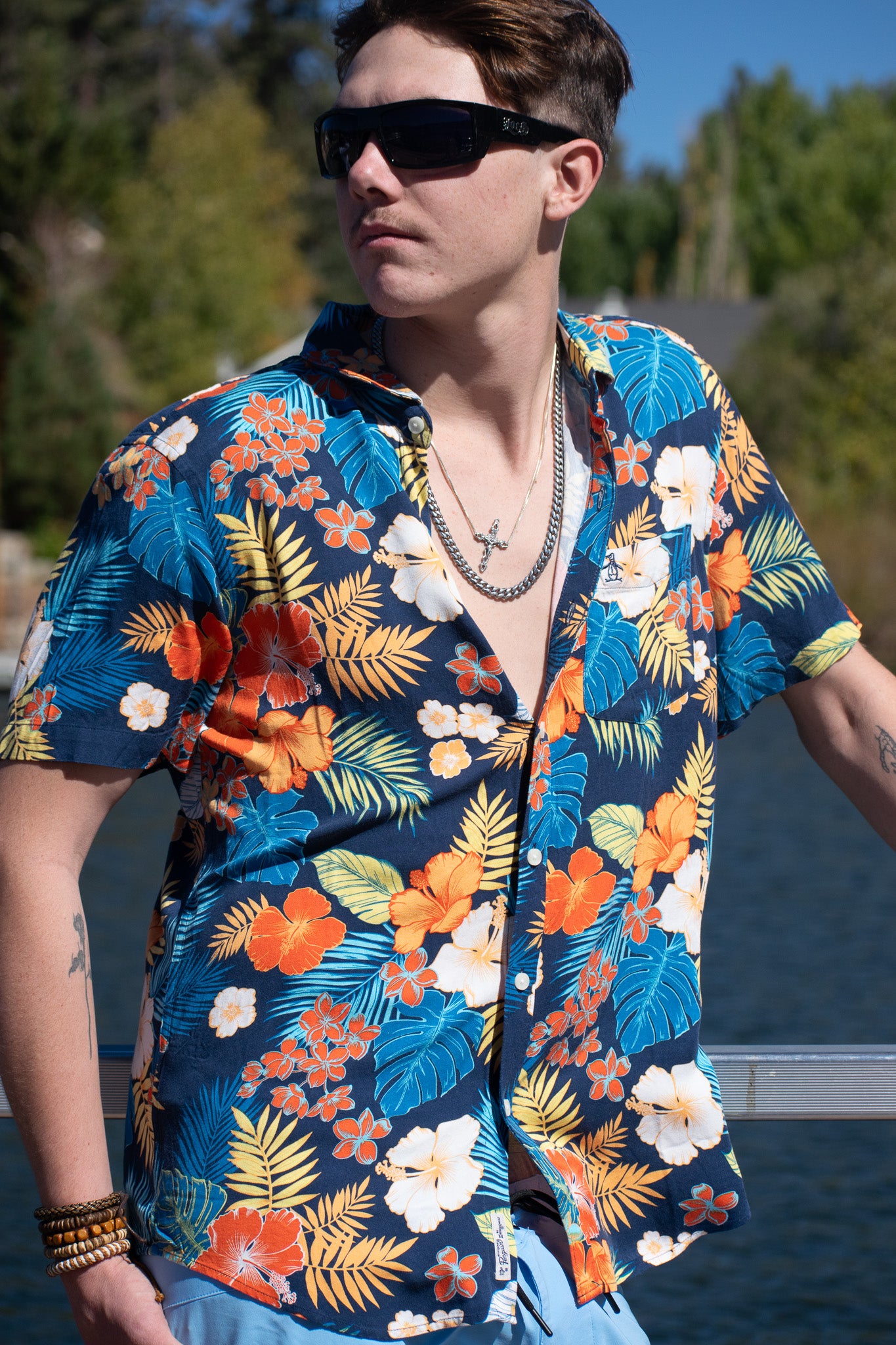 Penguin Hawaiian Blue Floral Button up shirt Size: M