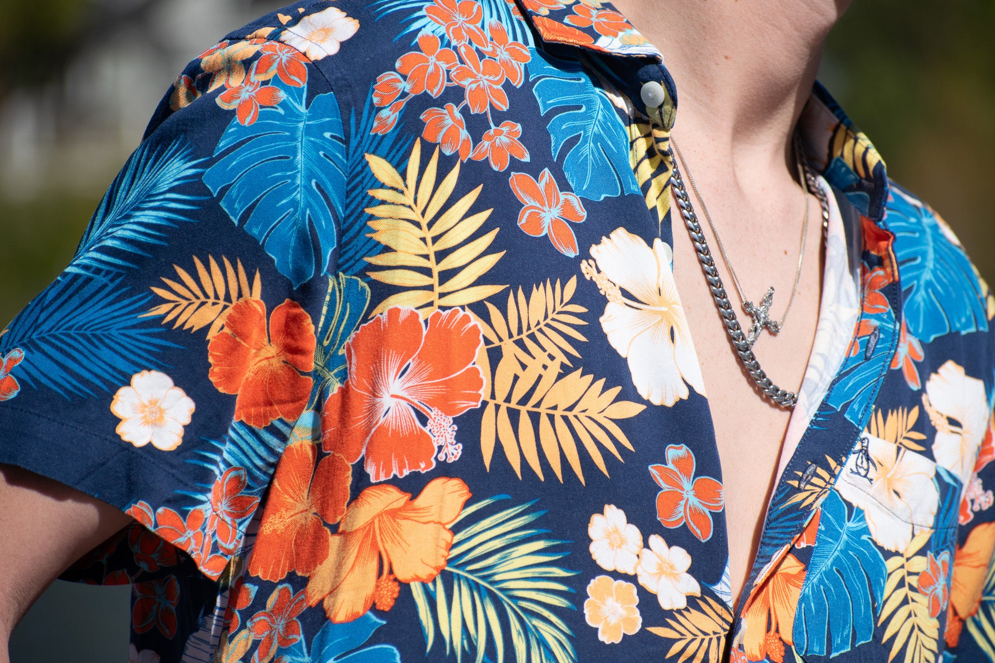 Penguin Hawaiian Blue Floral Button up shirt Size: M