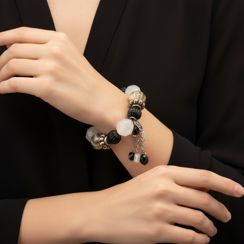 Stylish Chunky Retro Black and White Beaded Strech Bracelet