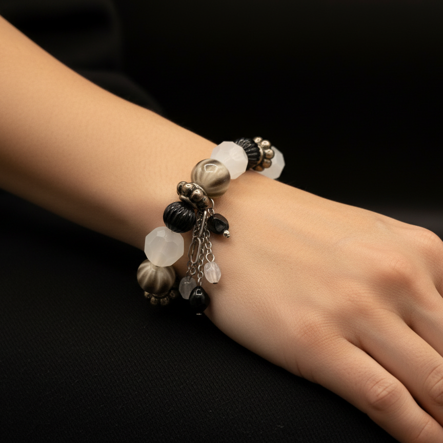 Stylish Chunky Retro Black and White Beaded Strech Bracelet
