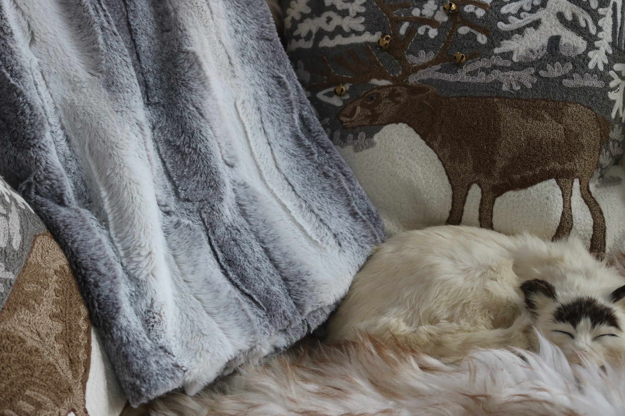 DKNY Grey Faux Fur Throw Blanket Wide Stripe Design 50”x 60”