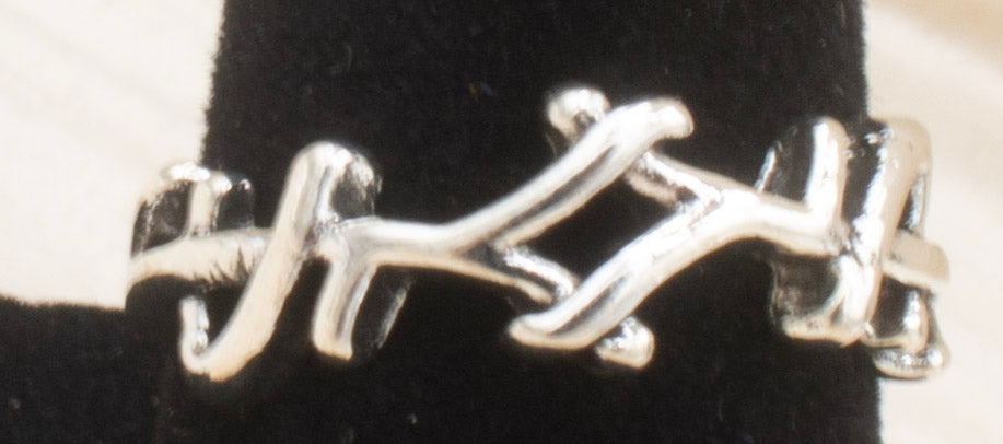 Silver tone Celtic Knot Ring Size 6