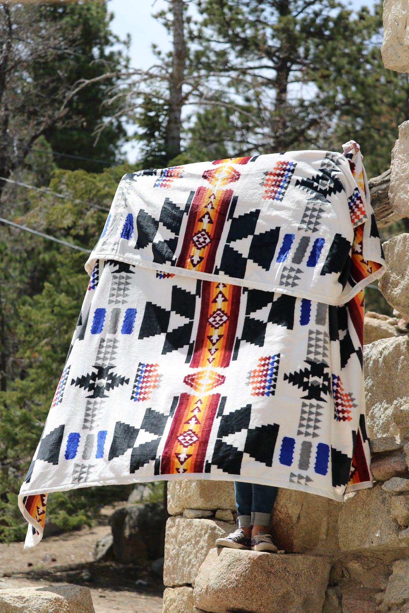 Plush Super Soft White Aztec Print King Blanket