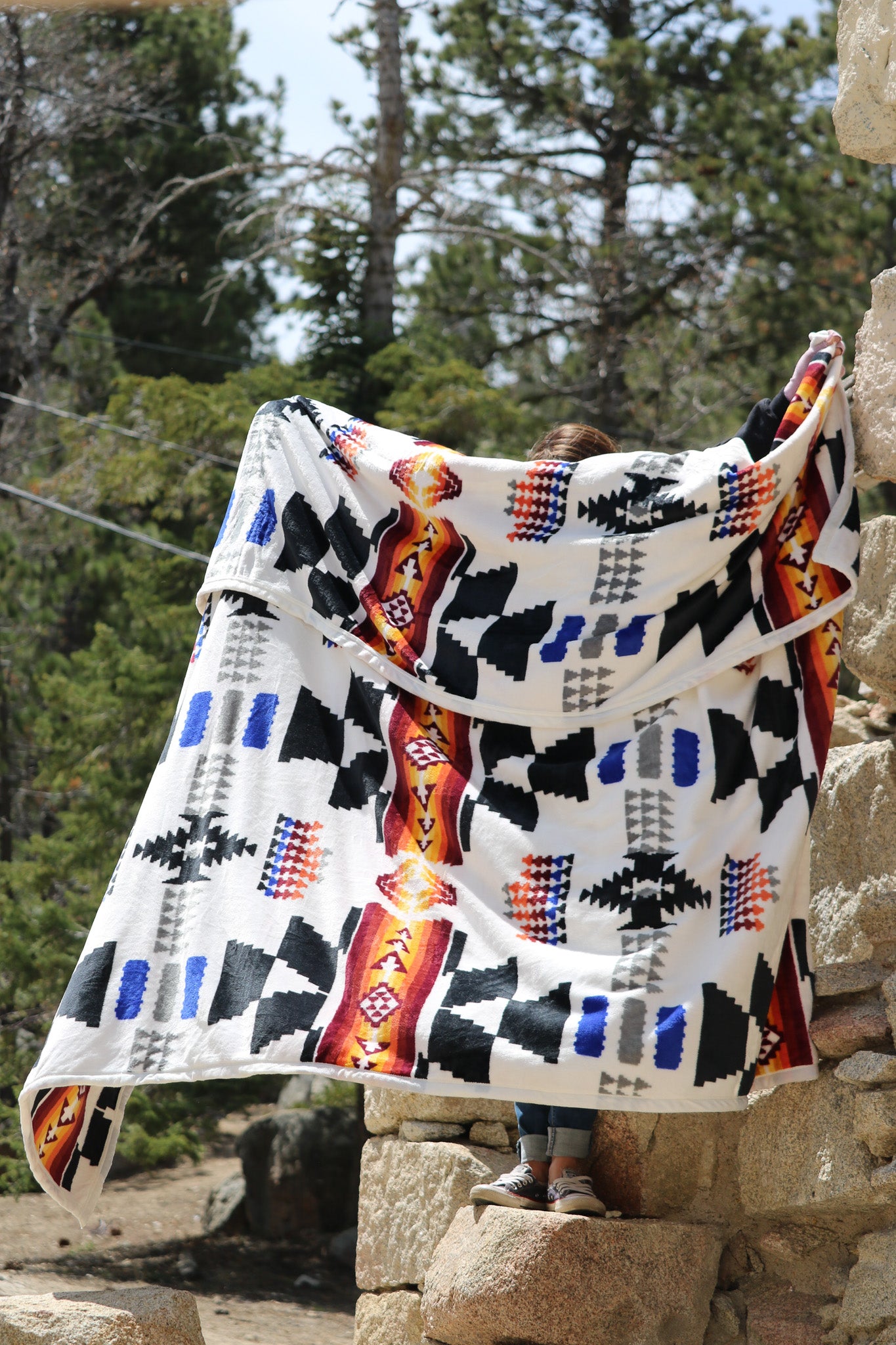 Plush Super Soft White Aztec Print King Blanket