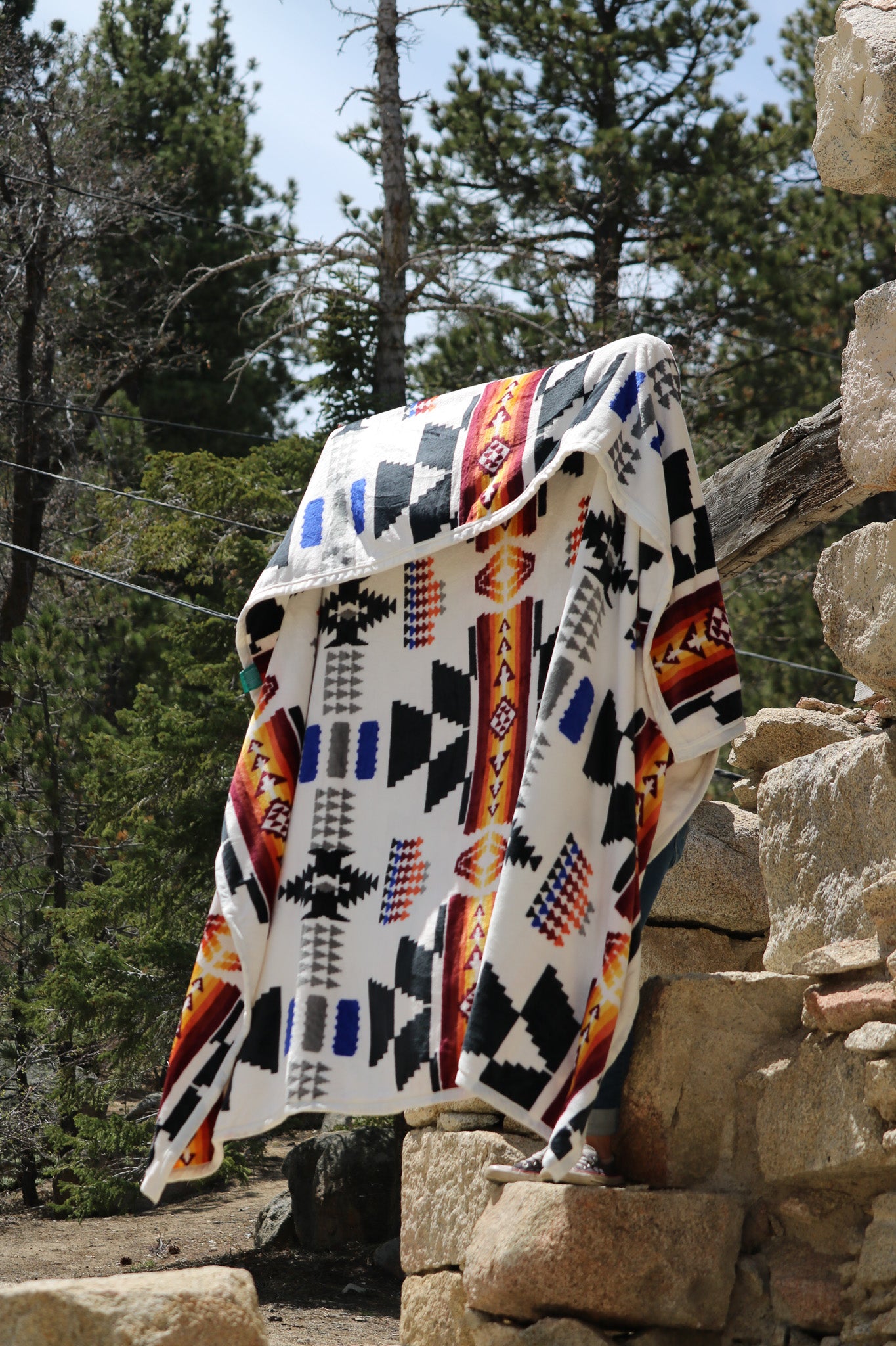 Plush Super Soft White Aztec Print King Blanket