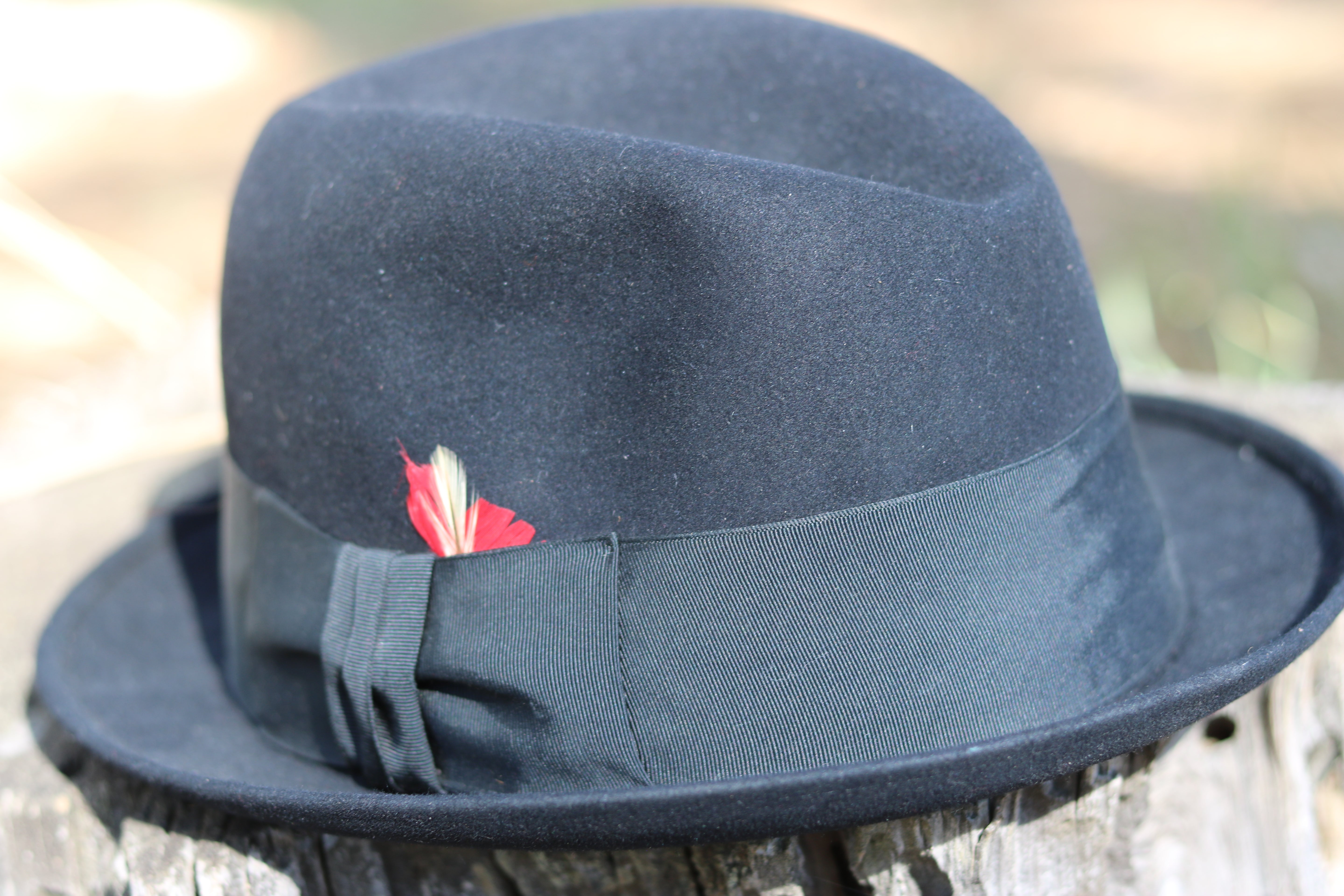 Vintage Royal Stetson Black Felt Fedora hat Size 7 1/8 Feather Accent