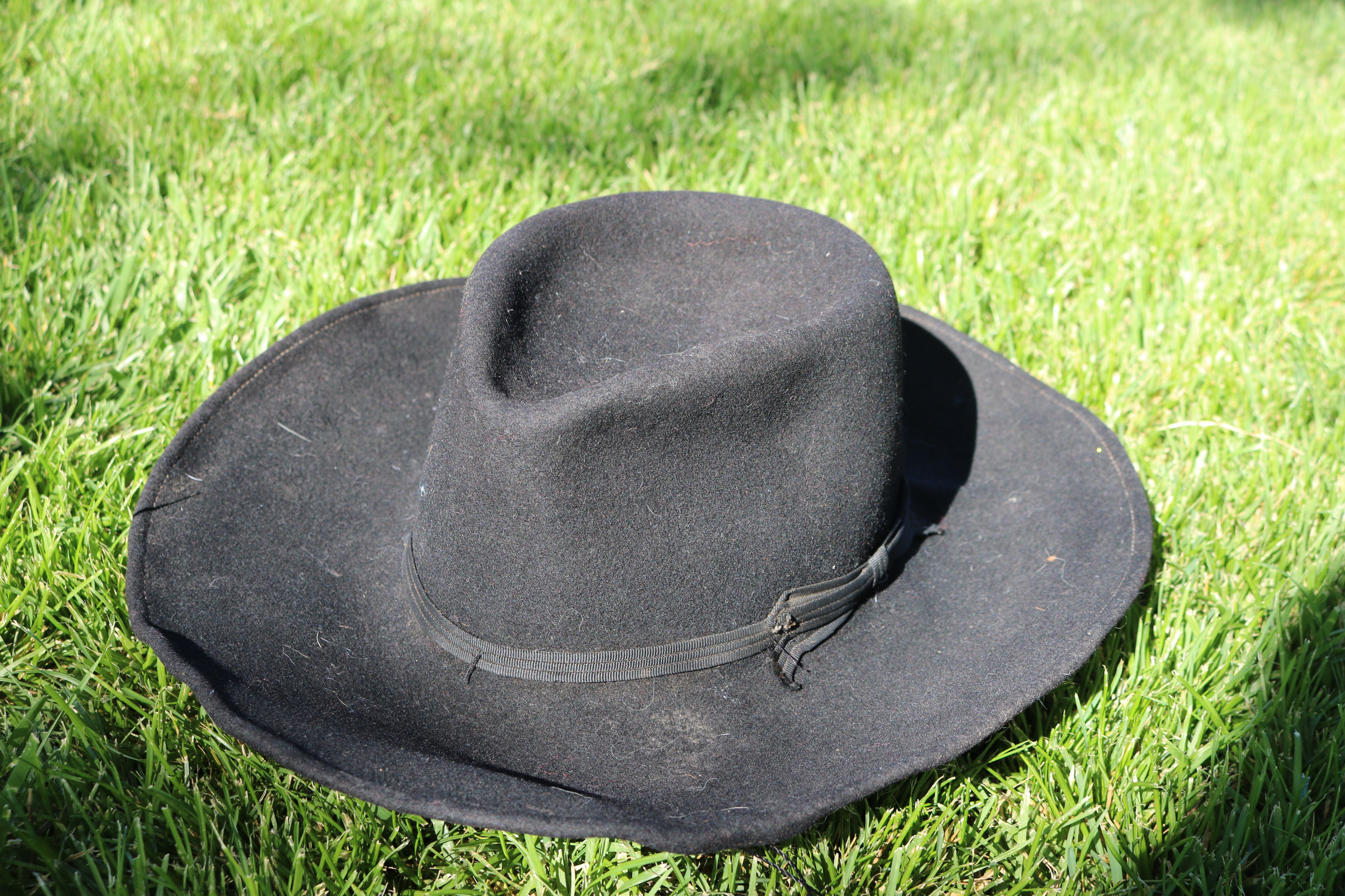 Rackmount Ranch Vintage Wide-Brim Felt Black Cowboy Hat