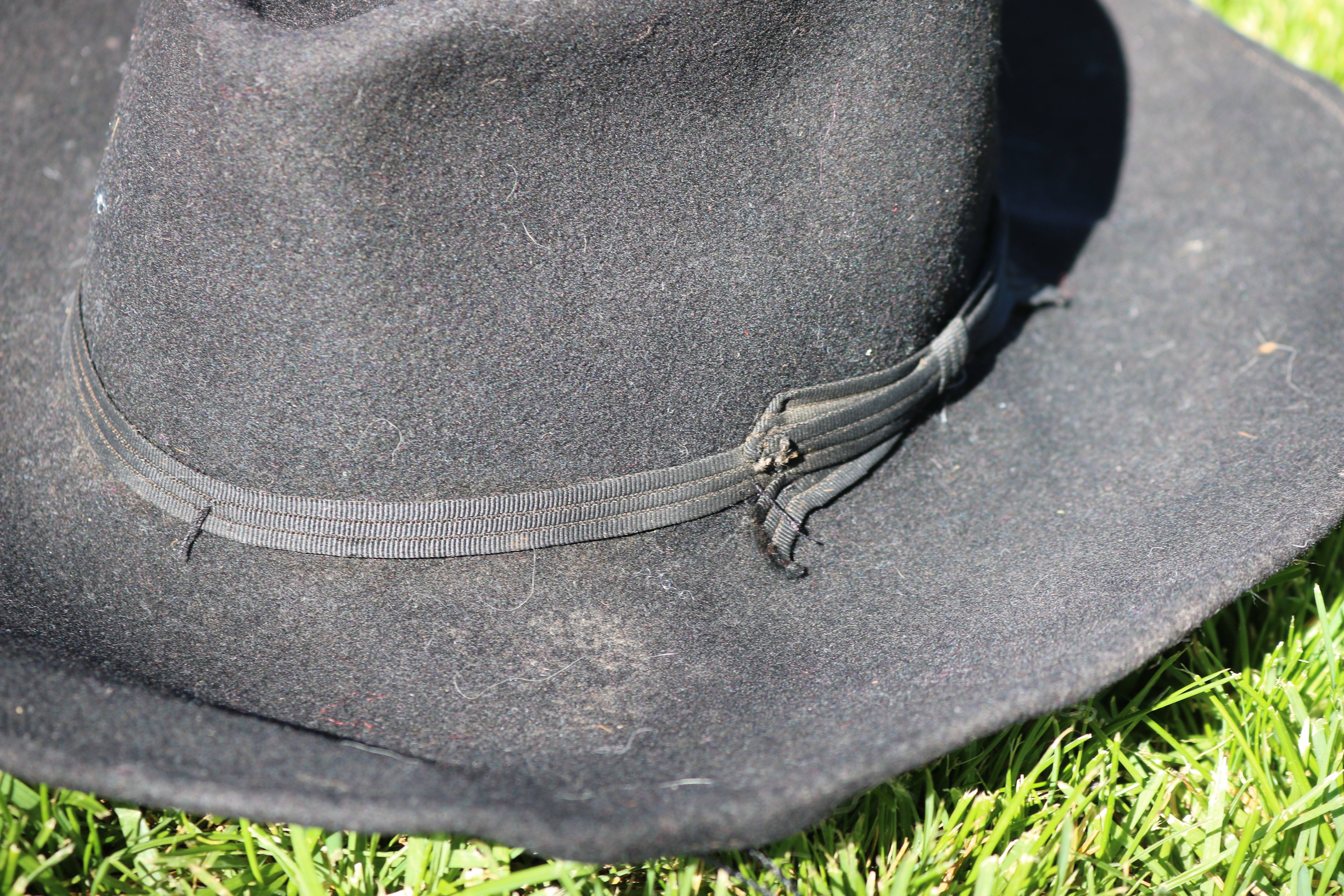 Rackmount Ranch Vintage Wide-Brim Felt Black Cowboy Hat