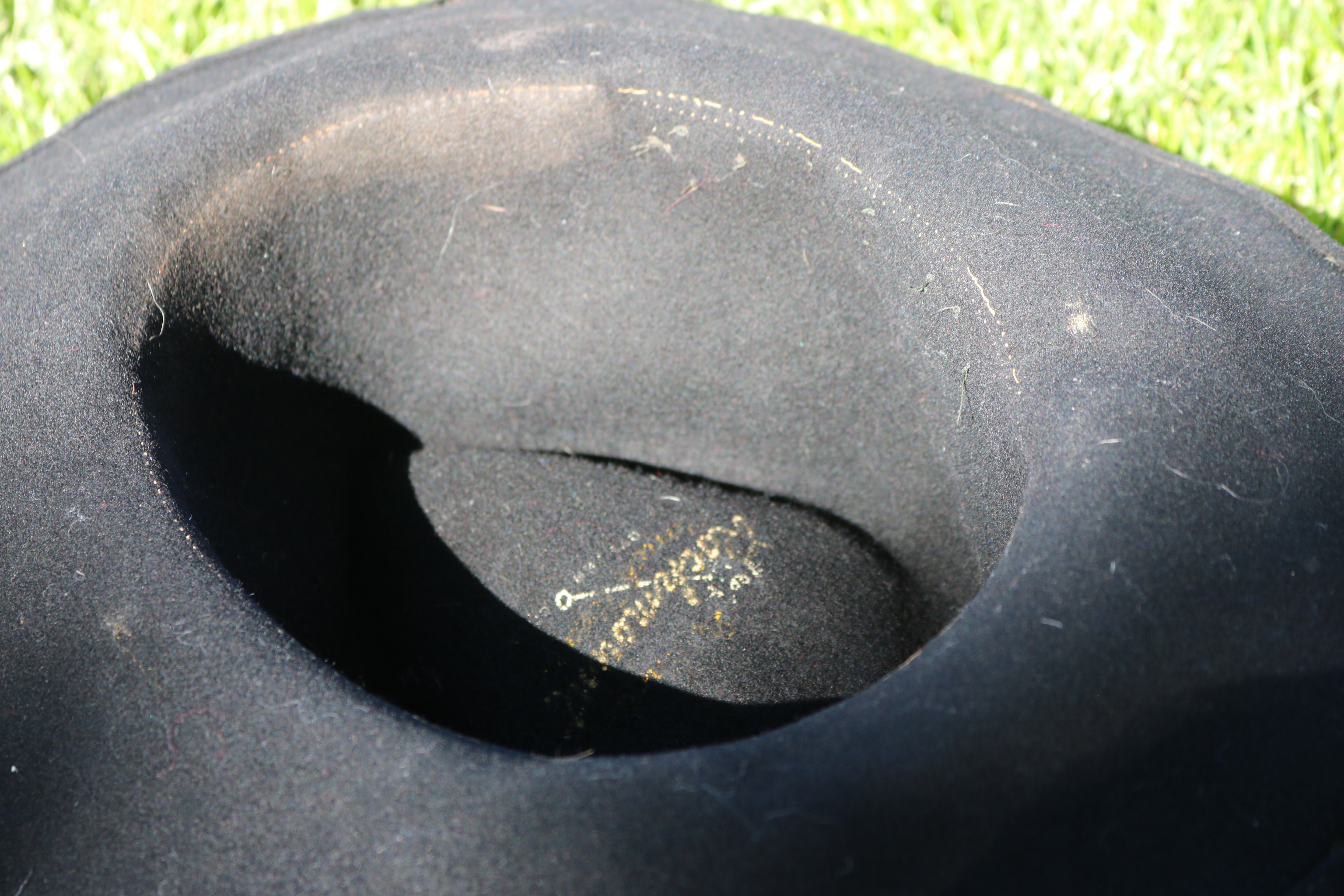 Rackmount Ranch Vintage Wide-Brim Felt Black Cowboy Hat