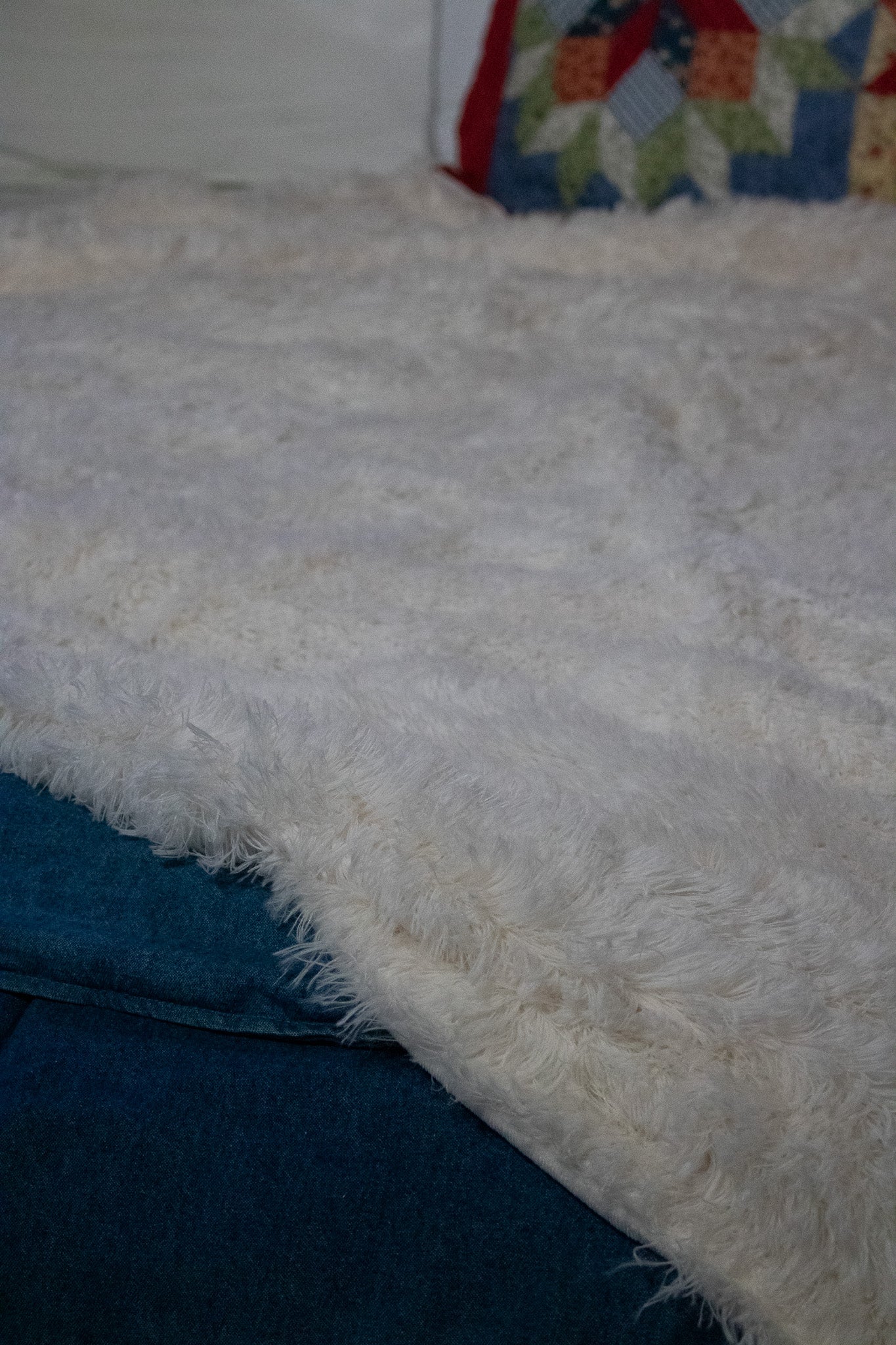 YUSOKI Double Layered Faux Fur Throw Blanket – Cream White, 50" x 60"