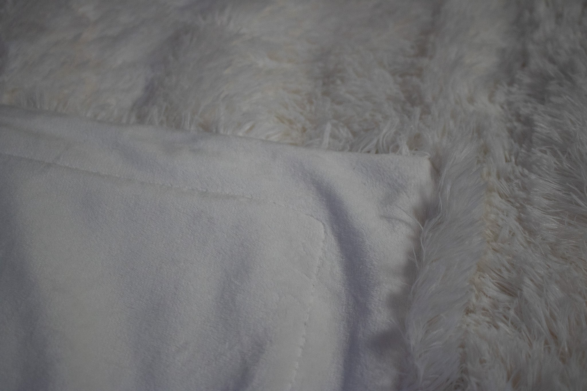 YUSOKI Double Layered Faux Fur Throw Blanket – Cream White, 50" x 60"