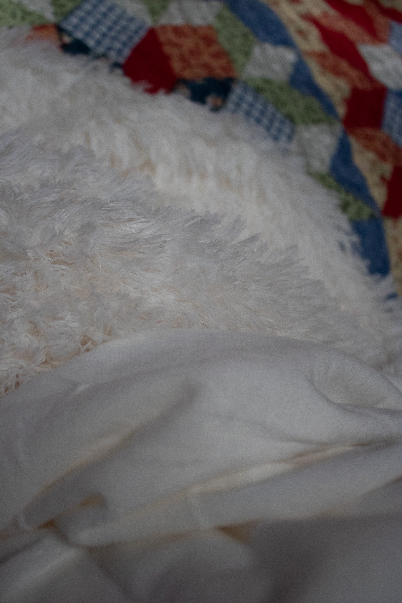 YUSOKI Double Layered Faux Fur Throw Blanket – Cream White, 50" x 60"