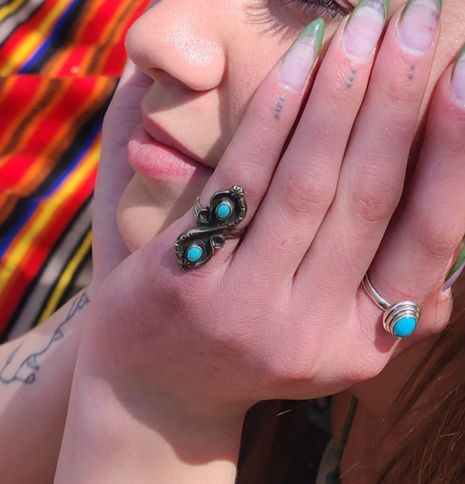 Vintage Fox Turquoise Inlaid Gemstone Sterling Silver Band Ring Size 4