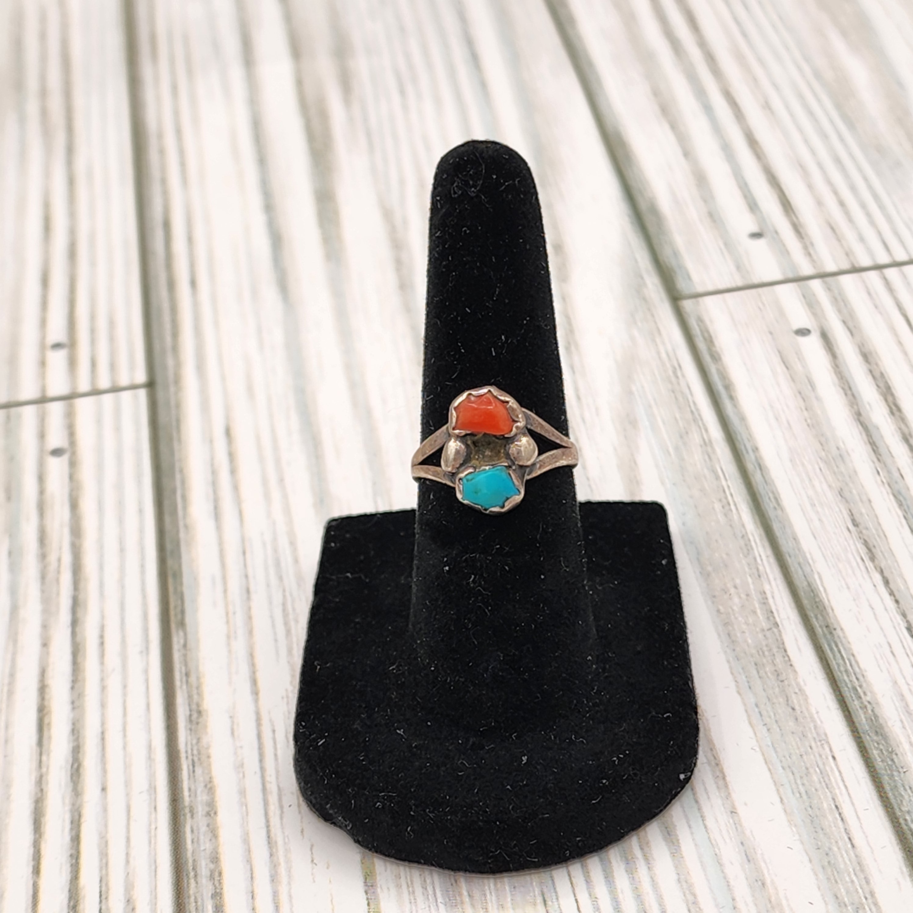 Vintage Navajo Fox Turquoise Coral Gemstones Split Band Ring Size 5