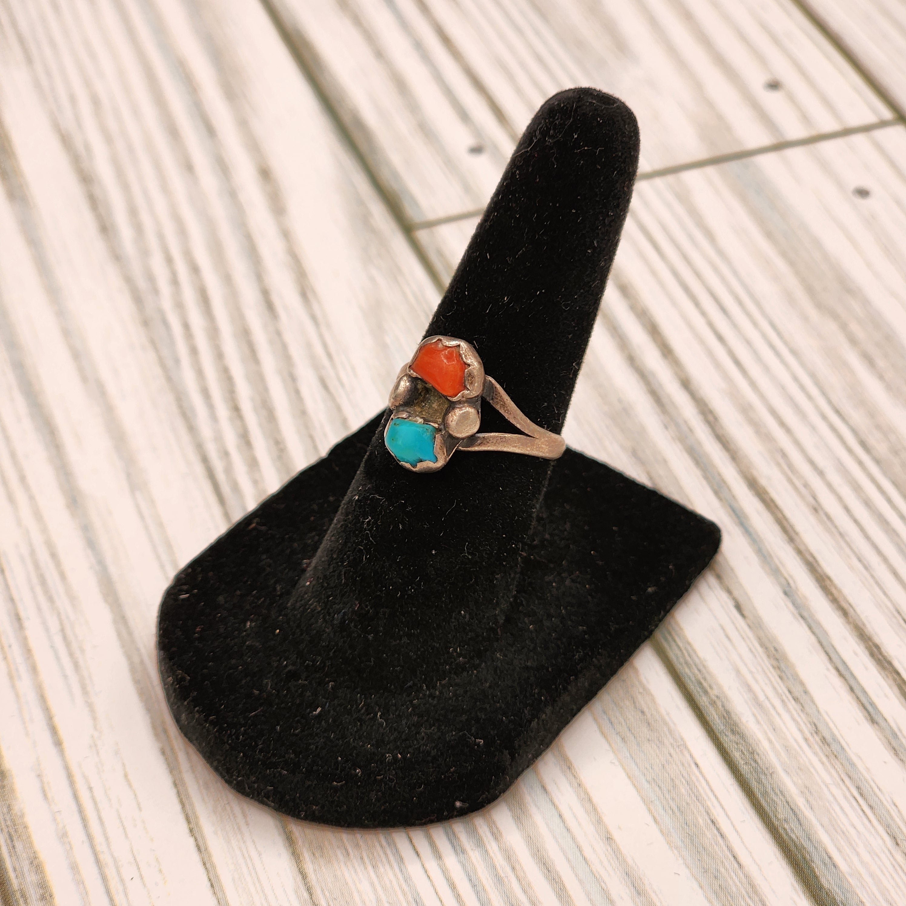 Vintage Navajo Fox Turquoise Coral Gemstones Split Band Ring Size 5