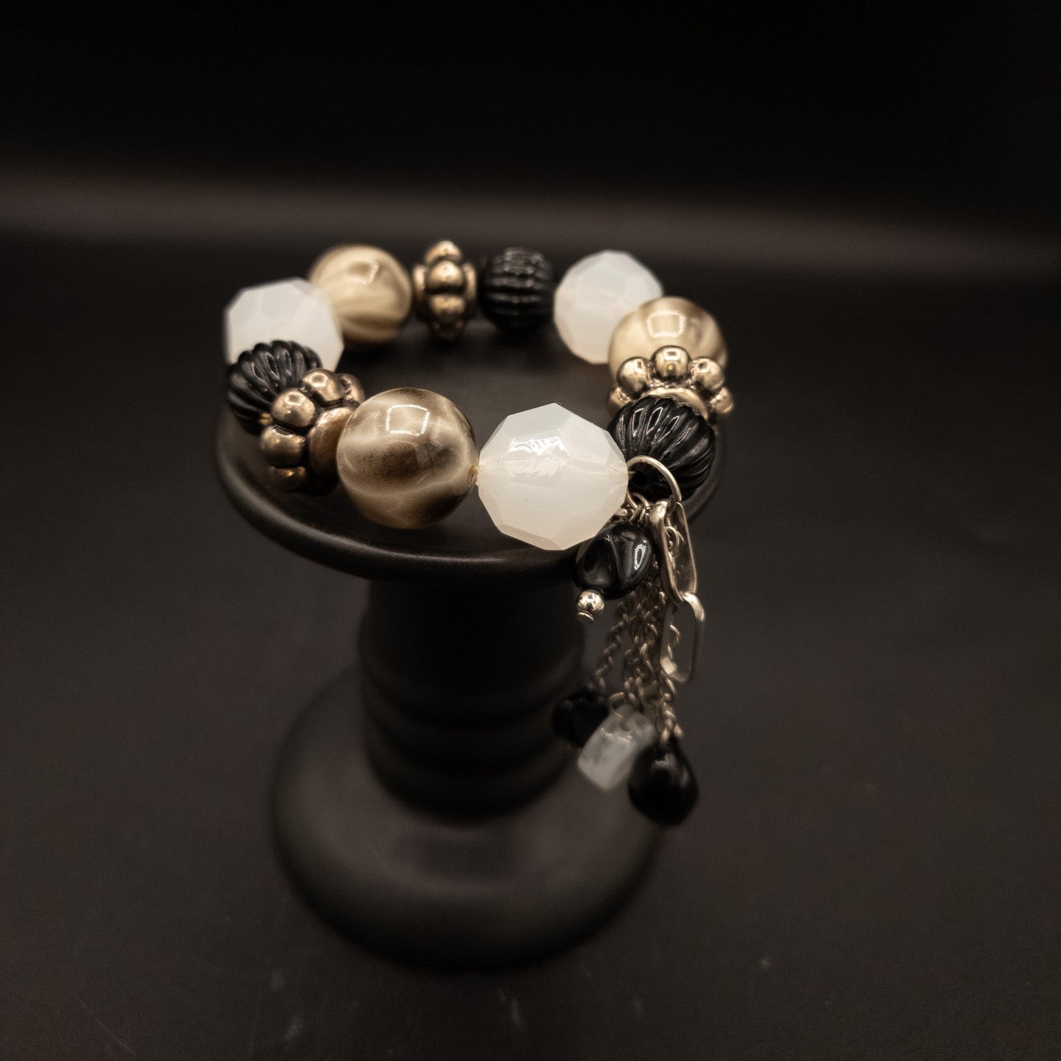 Stylish Chunky Retro Black and White Beaded Strech Bracelet