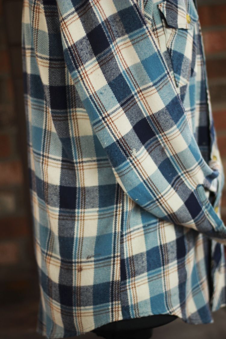 Sears 100% Acrylic Navy Blue, Light Blue, and Brown Plaid Flannel Button Up Men's M