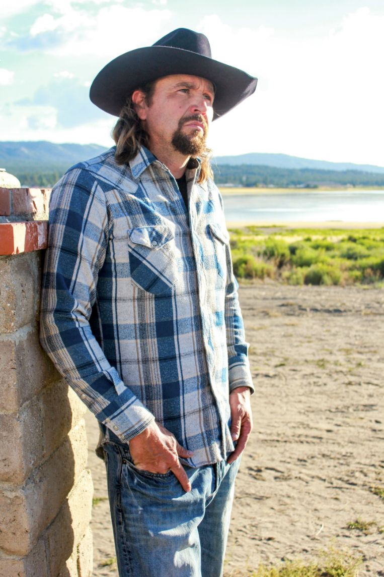 Wrangler White Blue Plaid Snap Button up Size   15 1/2 -34