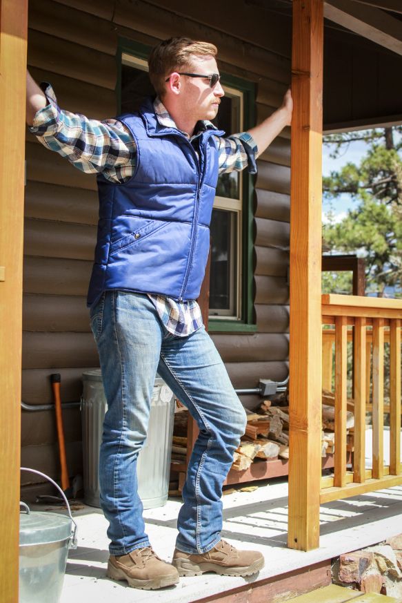 "Men's Snow Peak Navy Blue Nylon Winter Vest (Size M)"