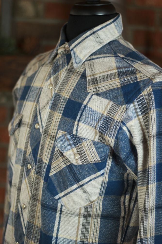 Wrangler White Blue Plaid Snap Button up Size   15 1/2 -34