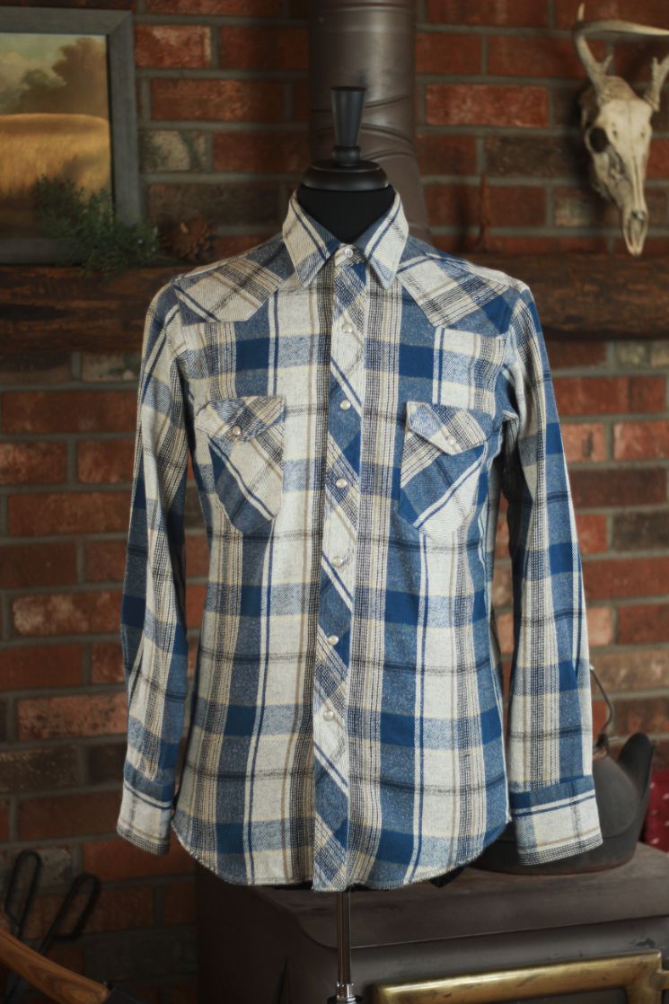 Wrangler White Blue Plaid Snap Button up Size   15 1/2 -34