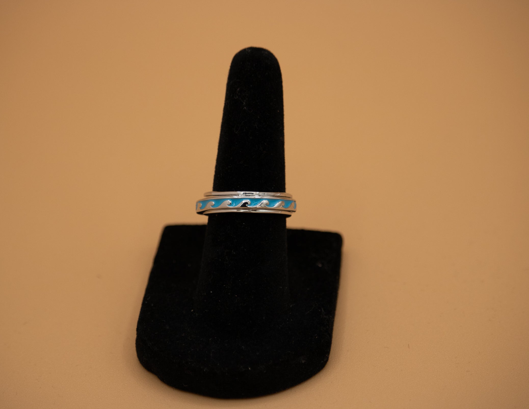 Pura Vida Enamel Wave Fidget Ring Silvern Size