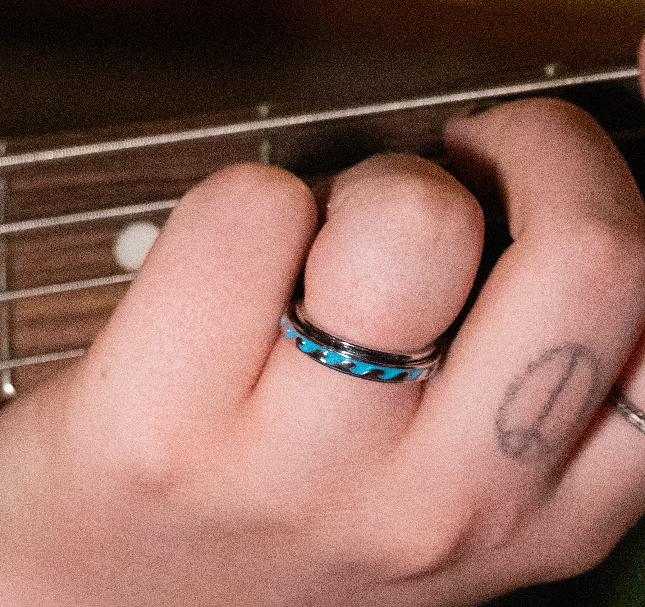 Pura Vida Enamel Wave Fidget Ring Silvern Size