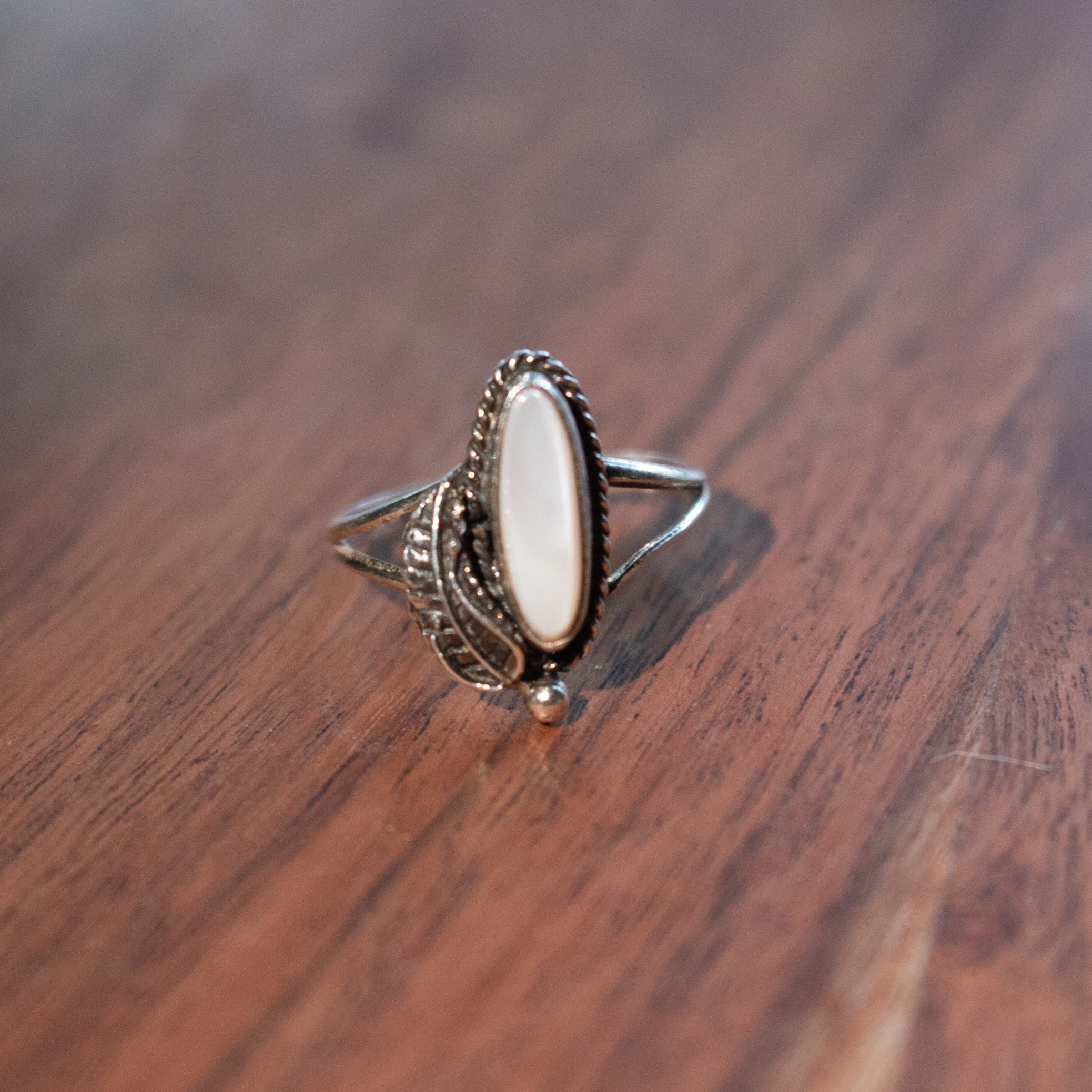 Amazing White Stone Shaped Sterling Silver Split Band Rings with Etched Feather Design