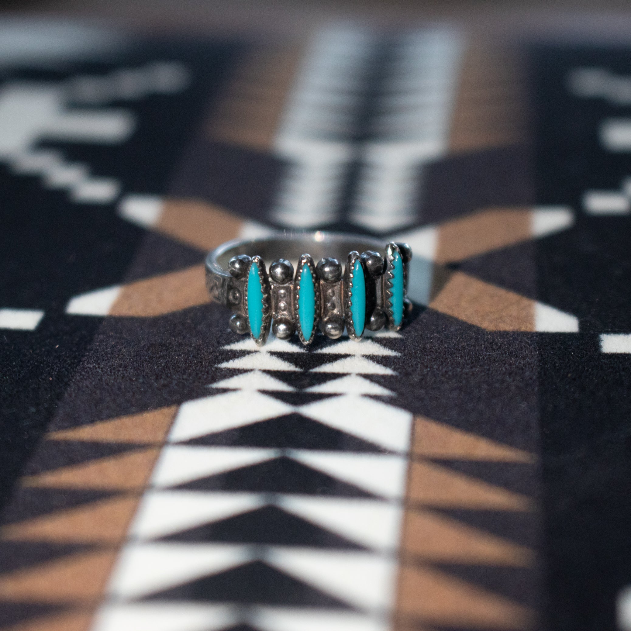 Vintage Zuni Petit Needlepoint Turquoise Ring Sterling Silver Etch-work Size 5.5