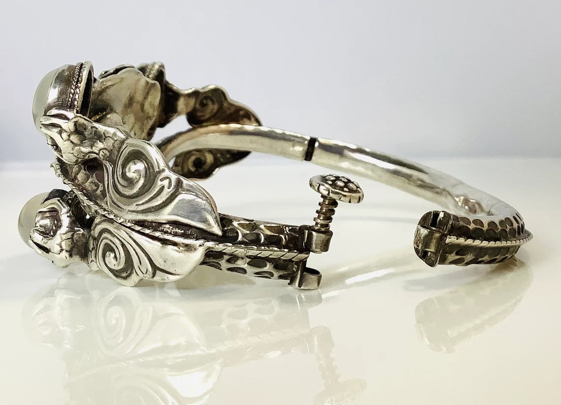 1980's Chinese Sterling Silver Tabet Dragon Bracelet