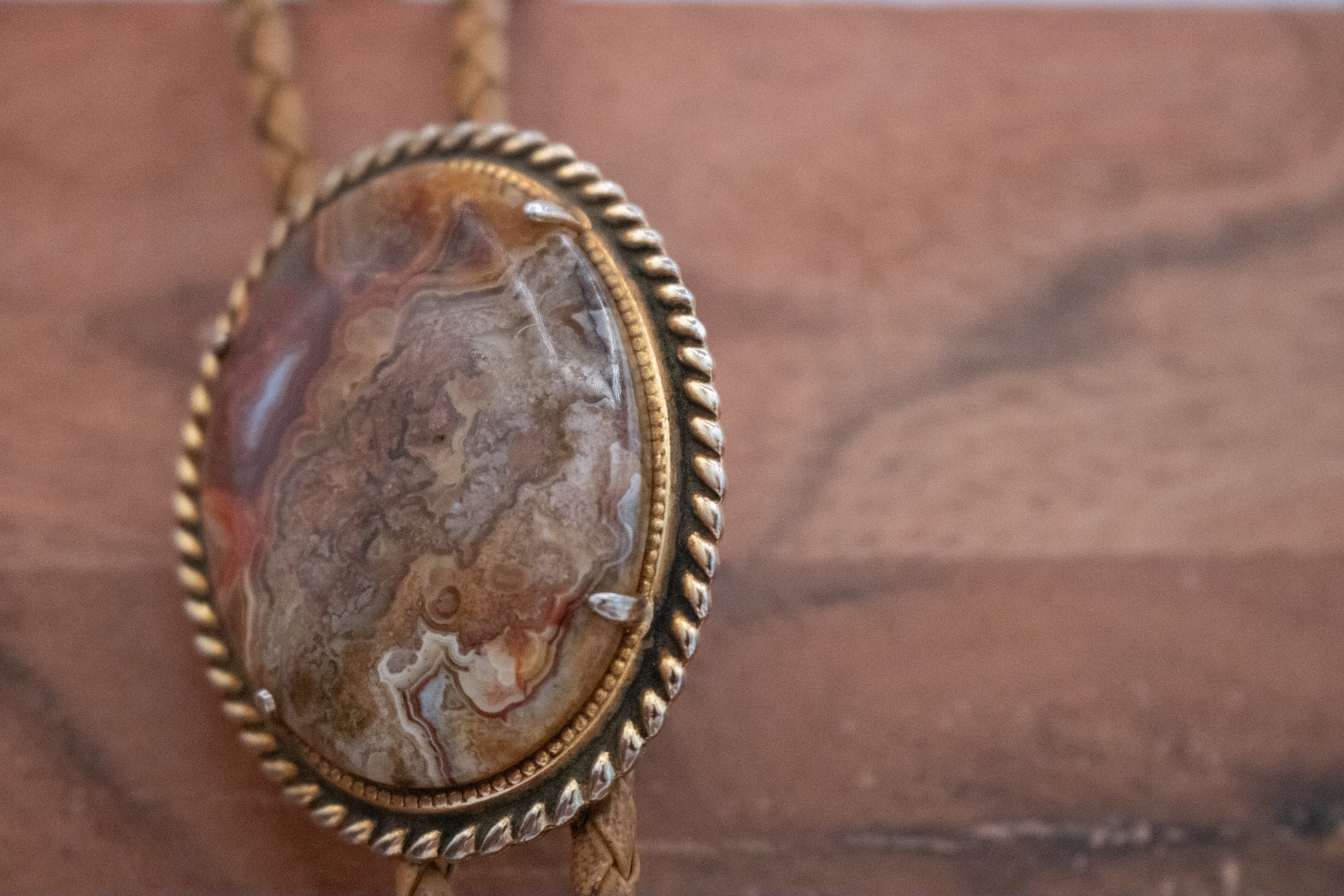 Native American Agate Gemstone Bolo Tie