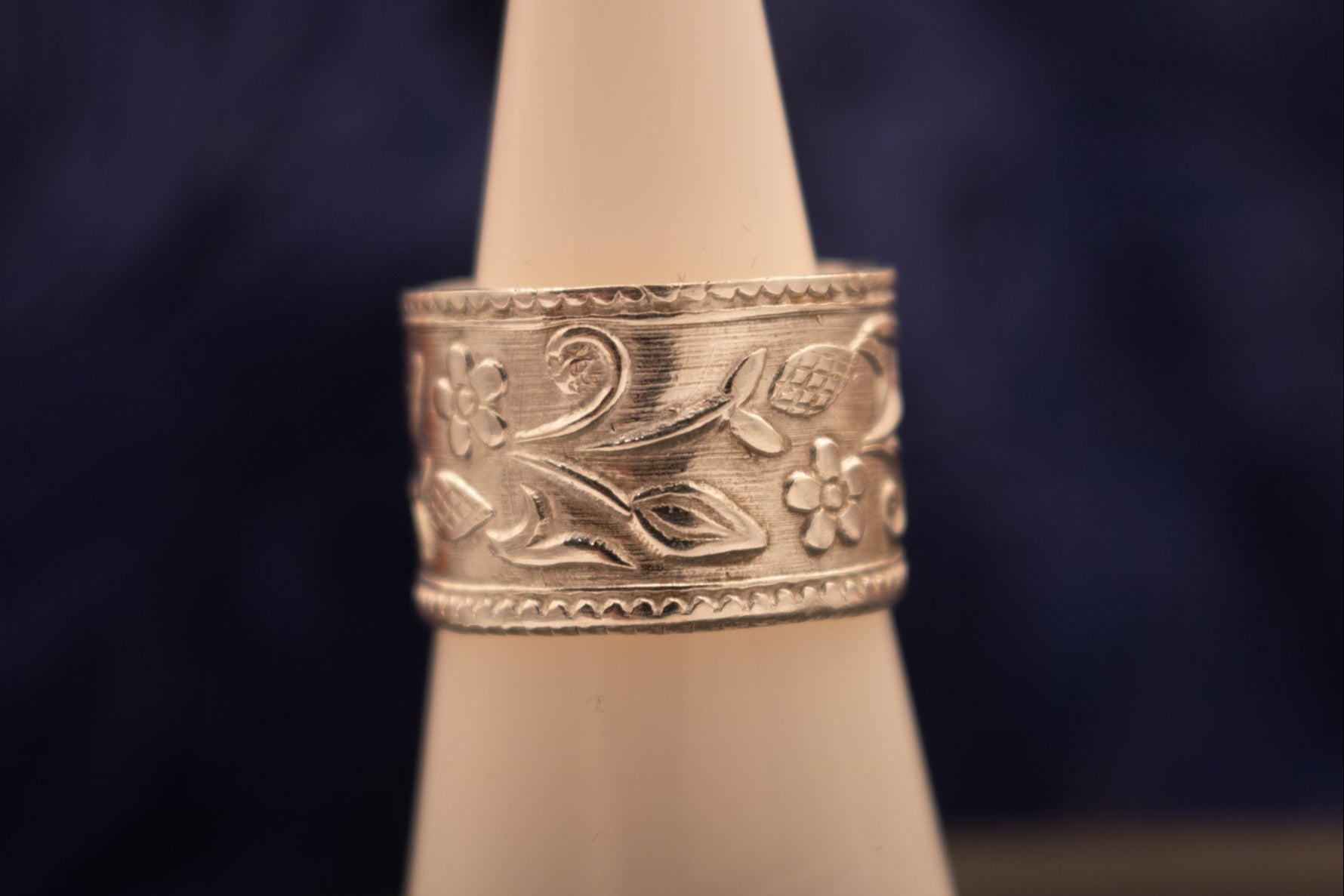 Turquoise 925 Sterling Silver Flower Band Ring Size 5