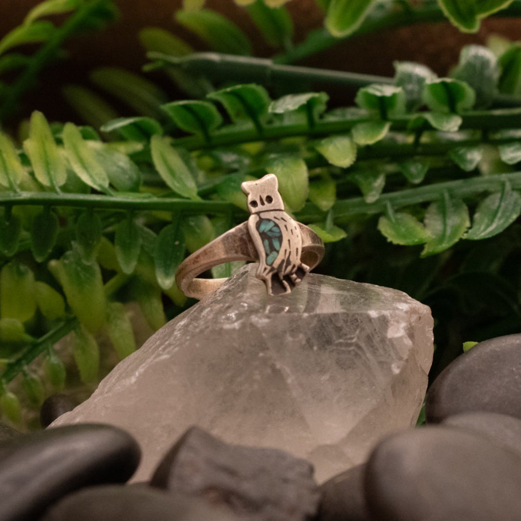 Vintage Navajo Sterling Silver Owl Ring with Hachita Turquoise Chips Inlaid in the Wing of the Owl Size 6