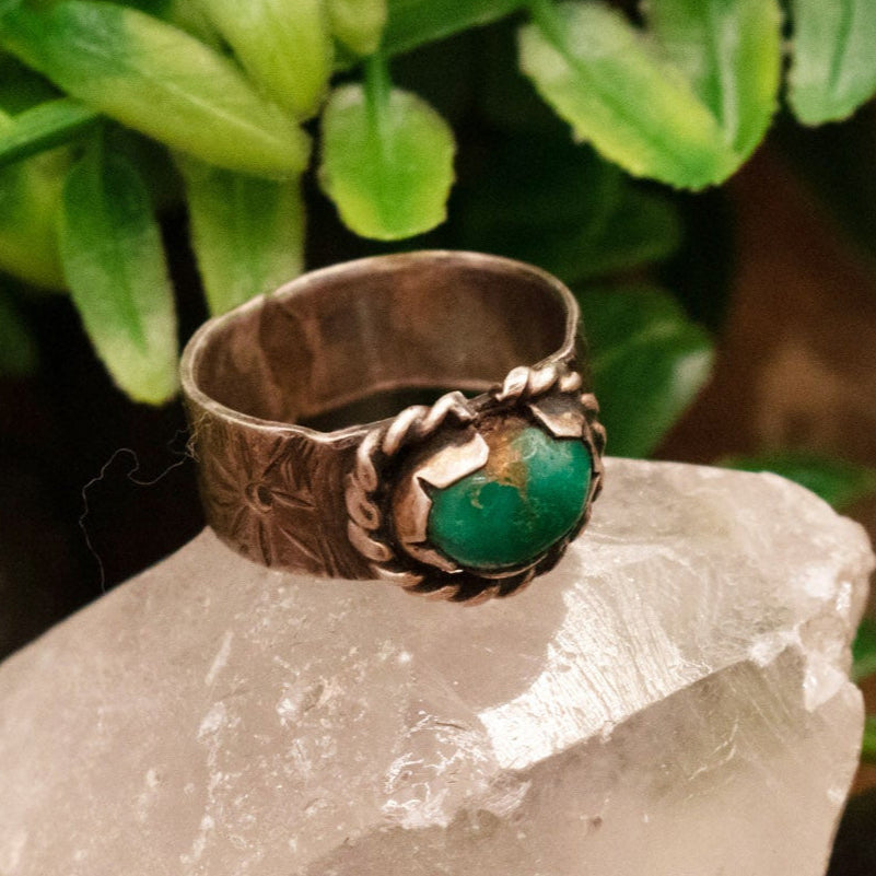 Vintage Navajo Turquoise Sterling Silver Ring. Size 5