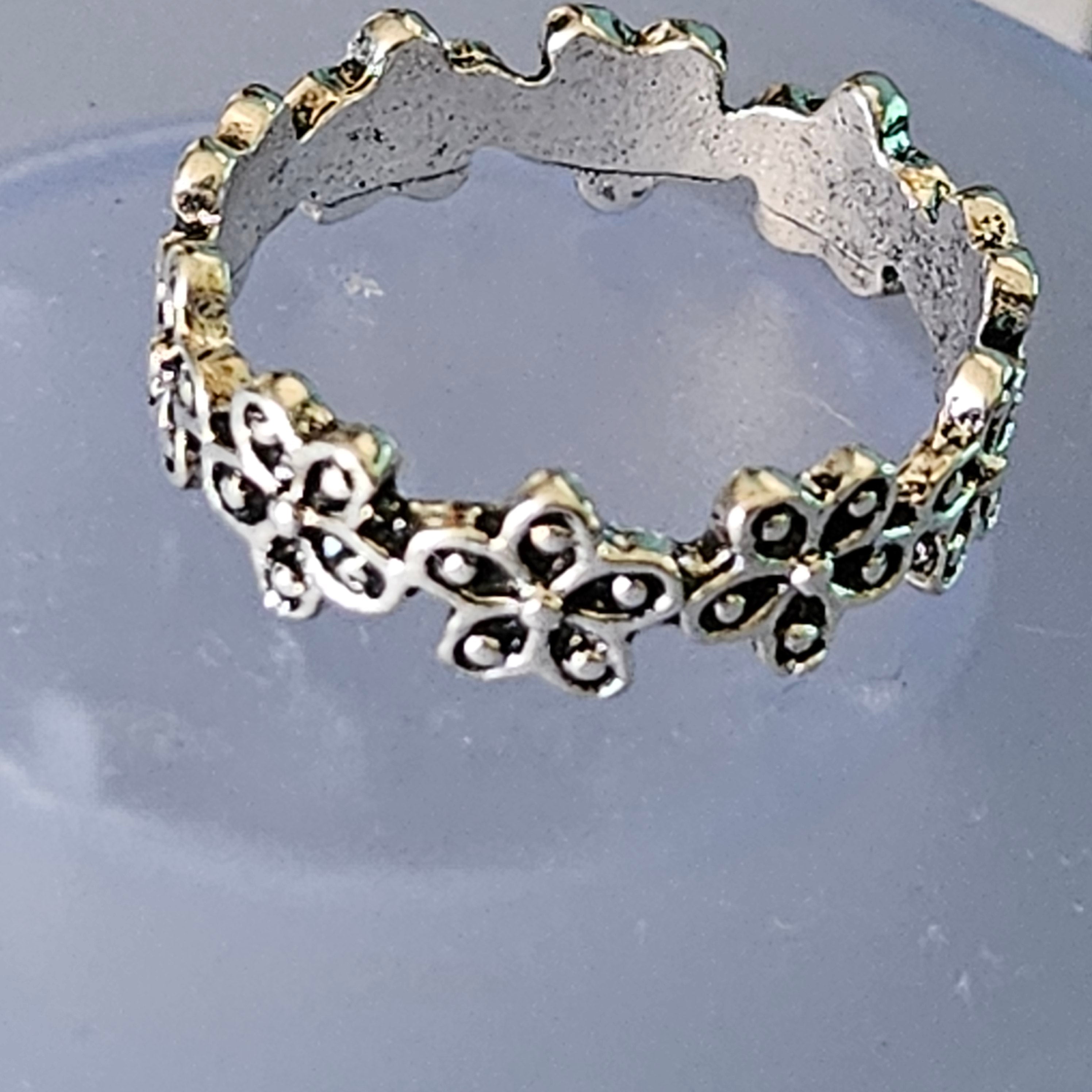 Shiny Alloy Plated Silver Flower Design Ring Size 7