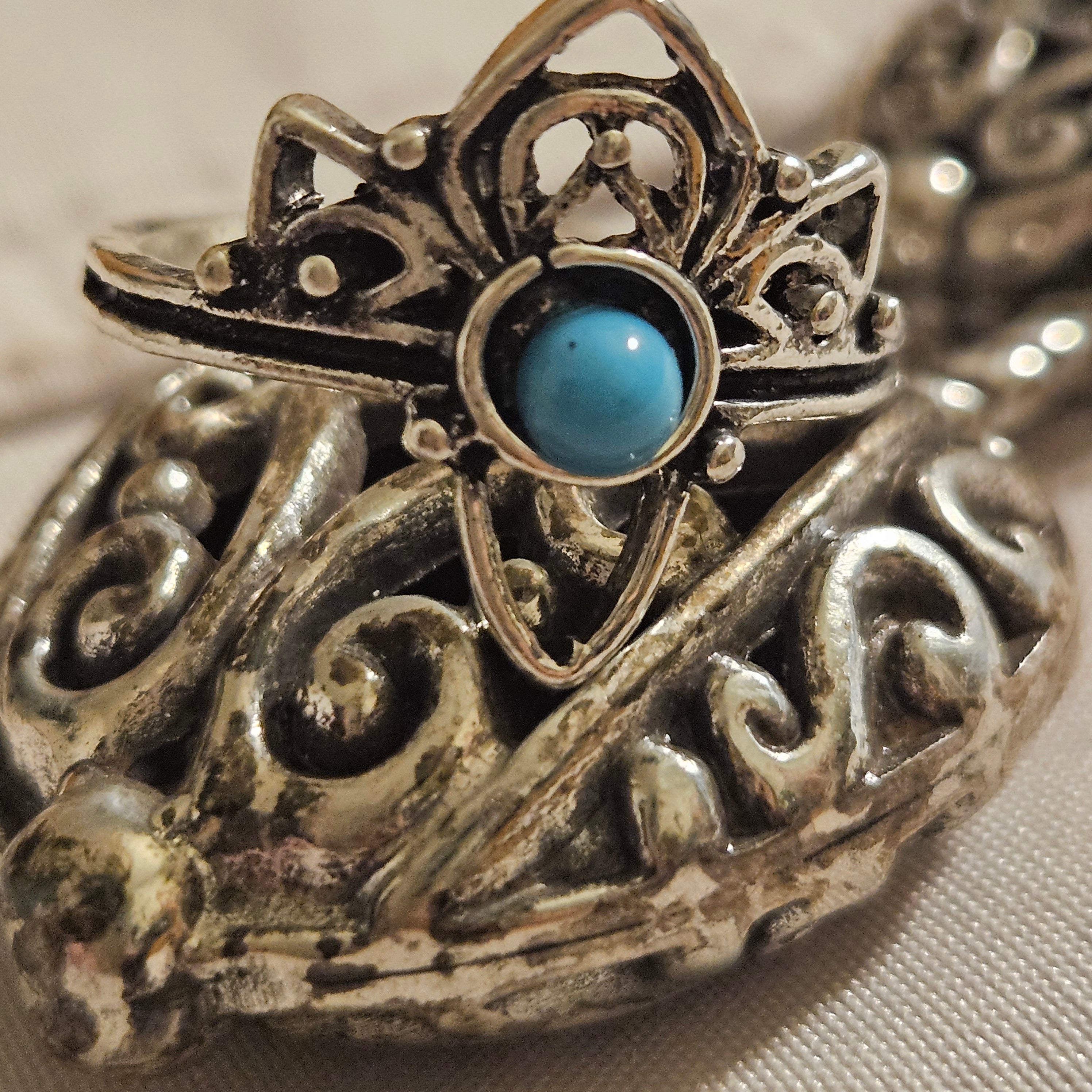 Faux Turquoise Crown Alloy Plated Silver Ring Size 8