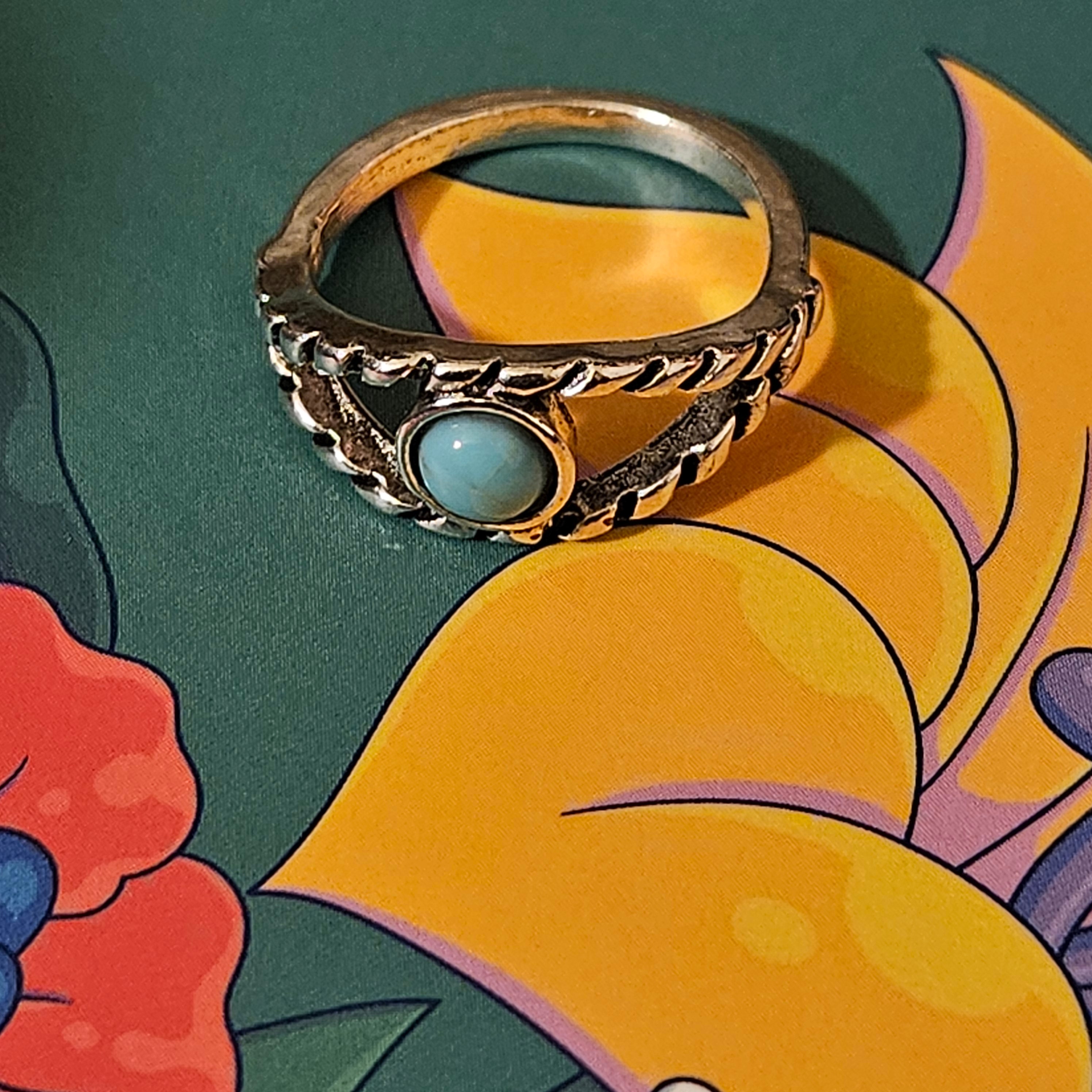 Shiny Alloy Plated Silver Faux Turquoise Ring Size 6.5