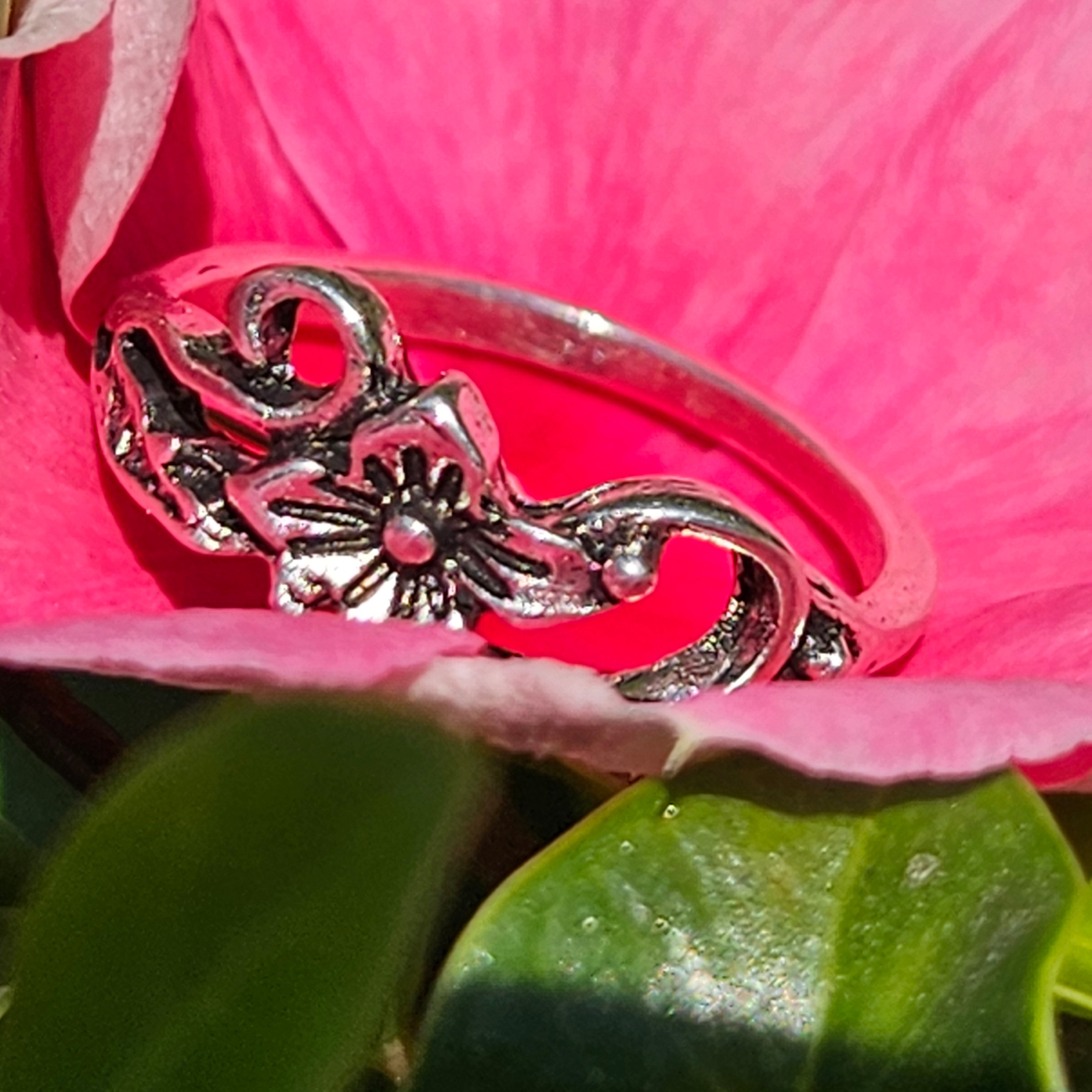 Lily Design Alloy Plated Silver Ring Size 6