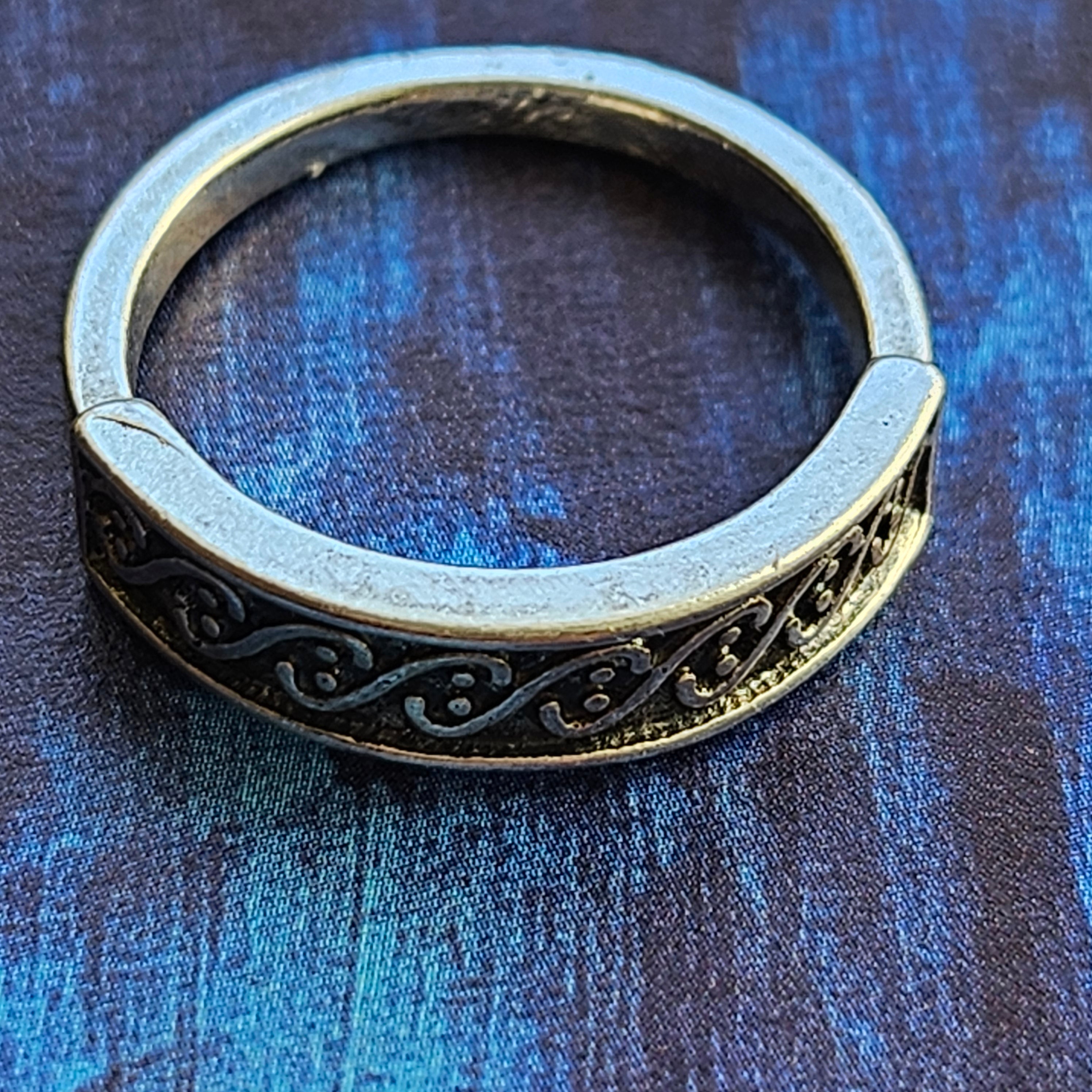 Art Deco Style Alloy Plated Silver Colored Ring Size 7