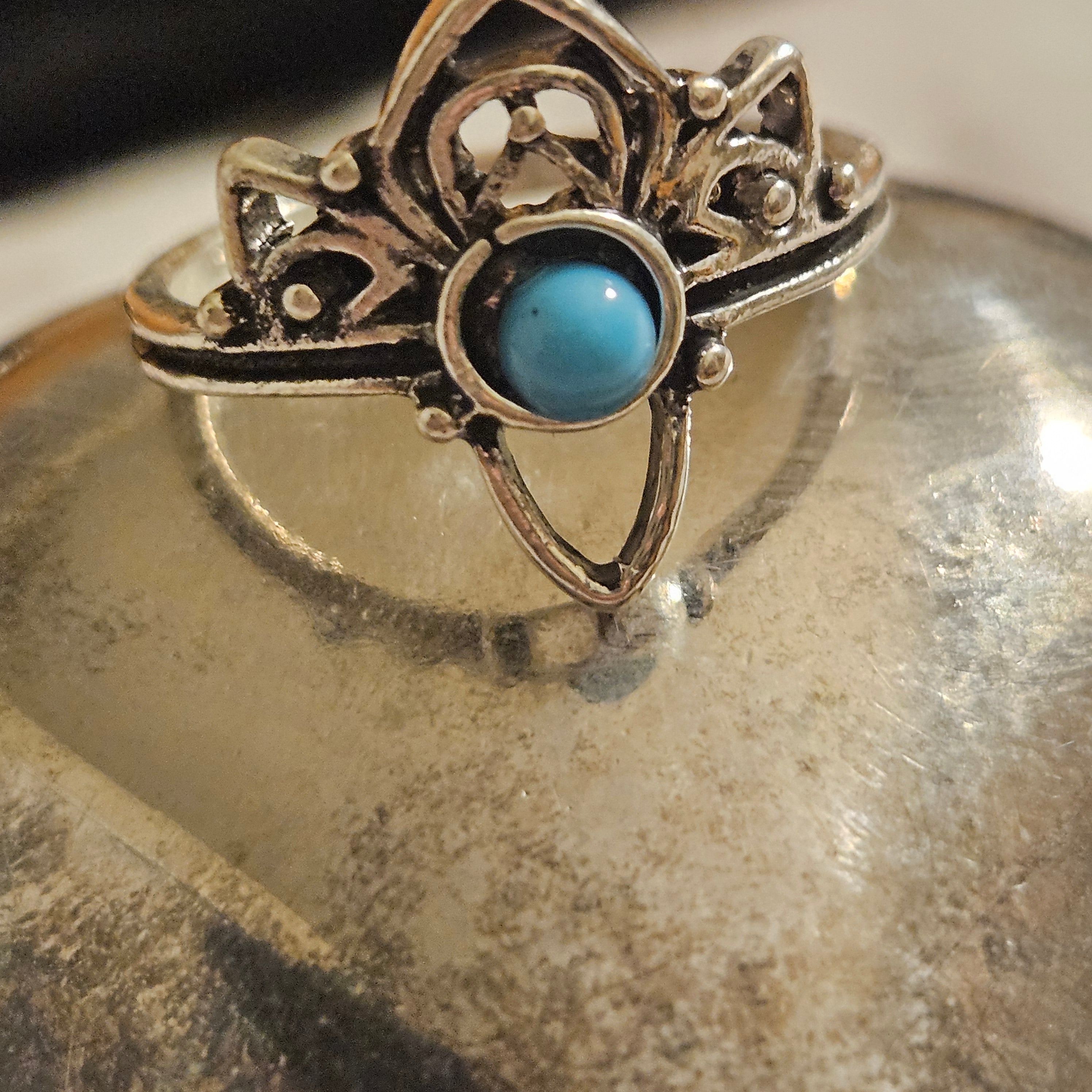 Faux Turquoise Crown Alloy Plated Silver Ring Size 8