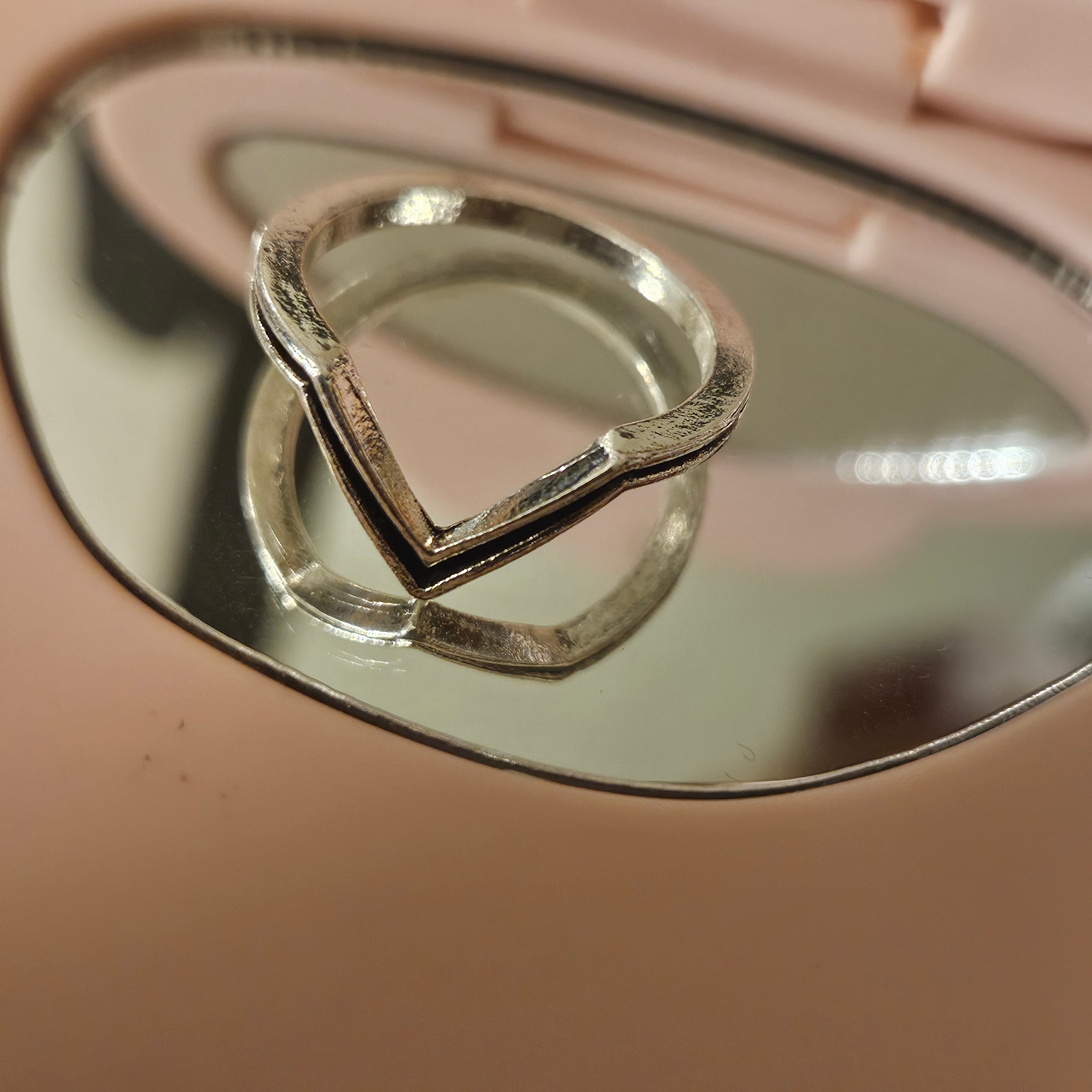 Shiny Alloy Plated Silver V Shaped Ring Size 6