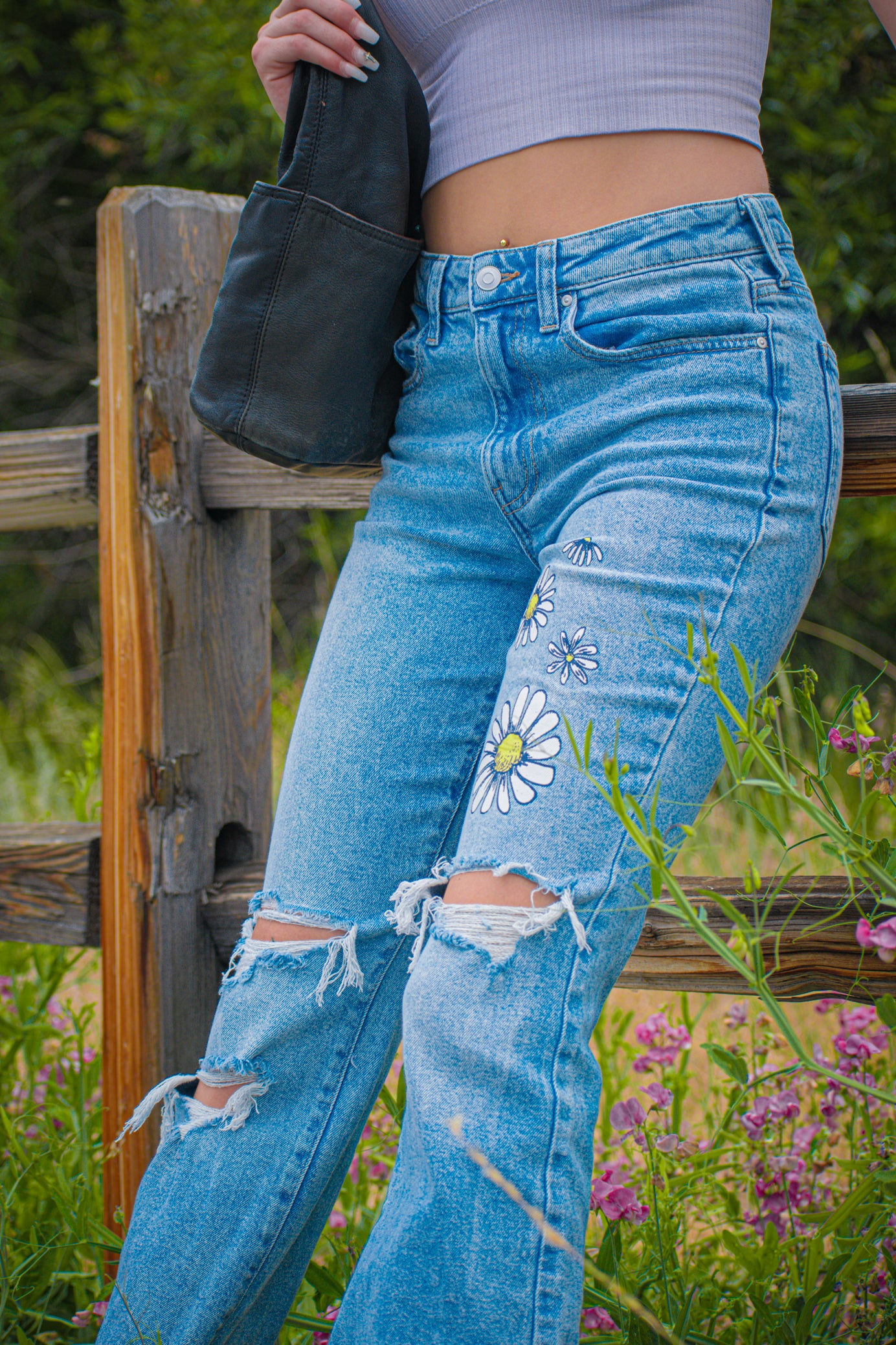 Celebrity Pink Size 3/26 Daisy Print Torn Bell Bottoms