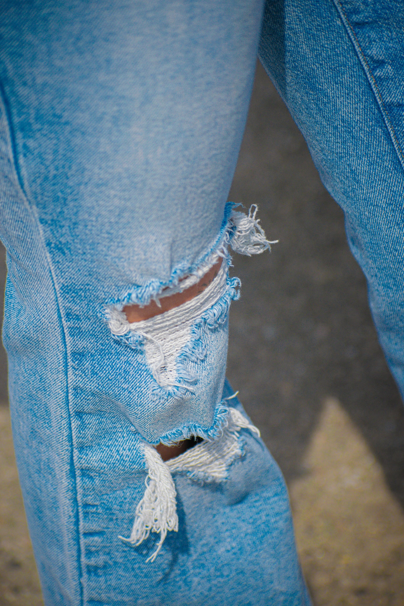 Celebrity Pink Size 3/26 Daisy Print Torn Bell Bottoms